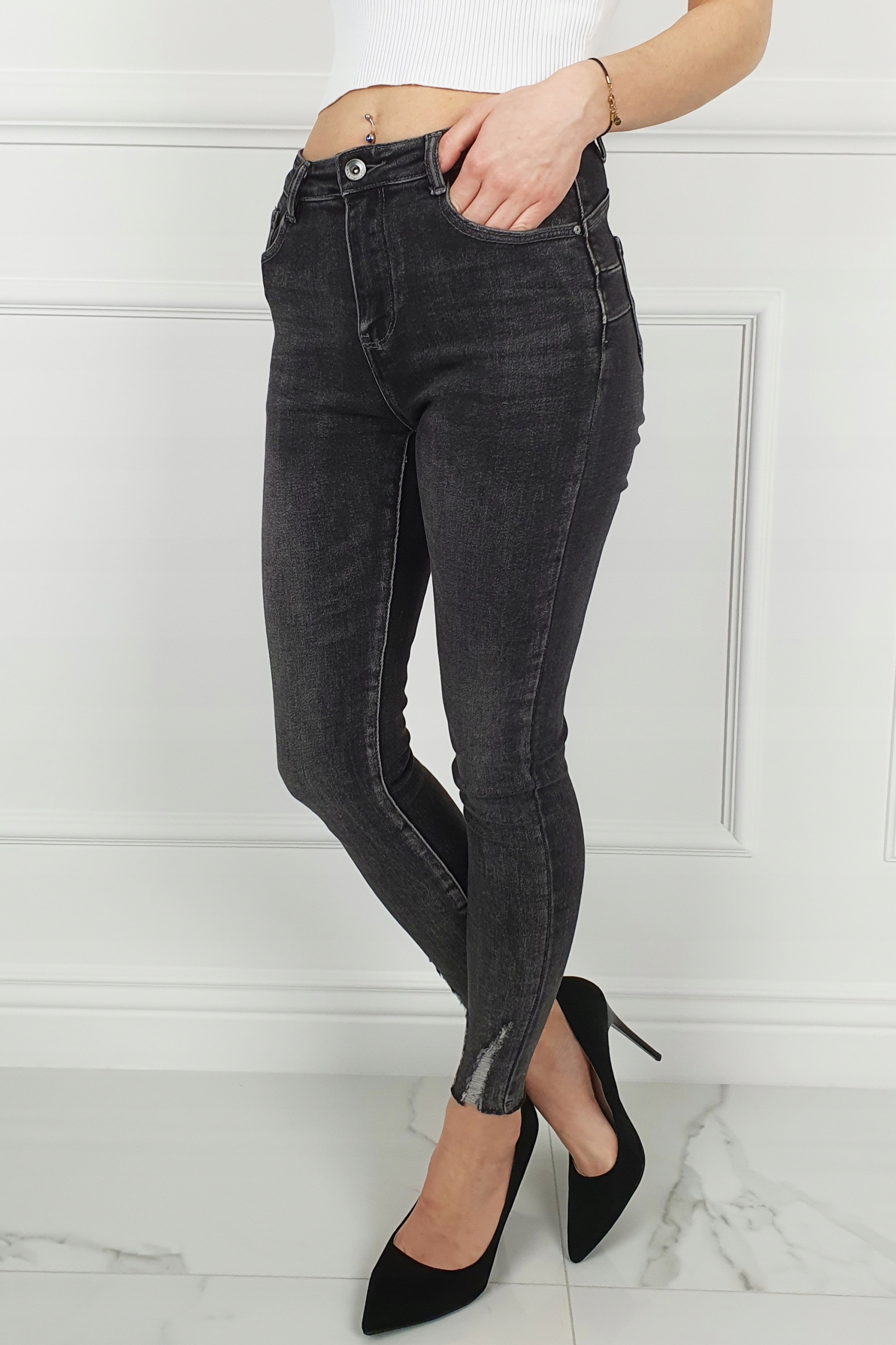 KLASYCZNE DAMSKIE SPODNIE JEANS WYSZCZUPLAJĄCE 2 Wzór dominujący bez wzoru