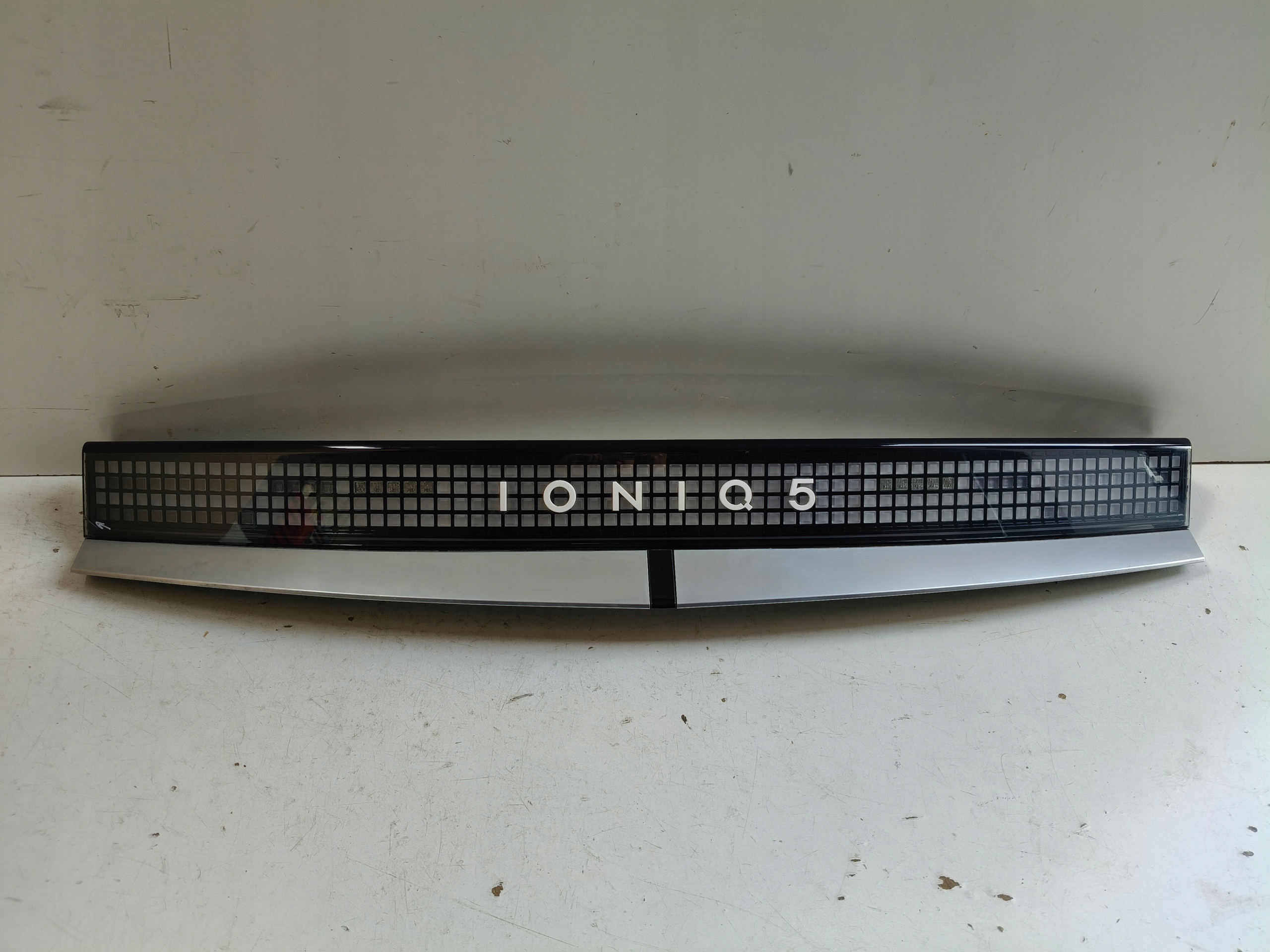 light rear cap bonnet HYUNDAI IONIQ 5 21- LED