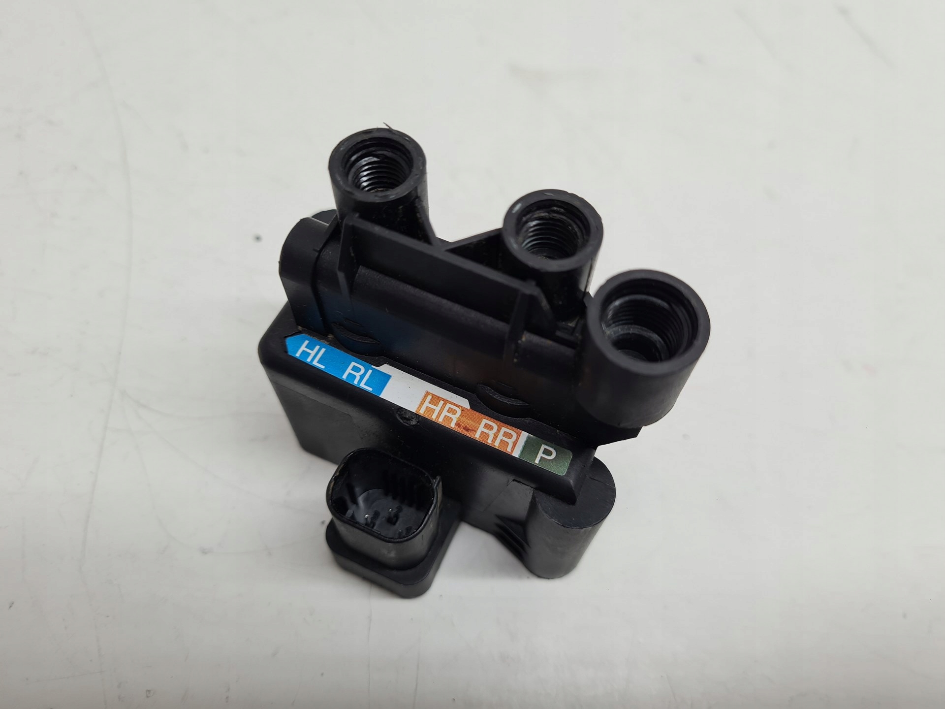 Мерседес Airmatic розподільник клапанів A2513200158