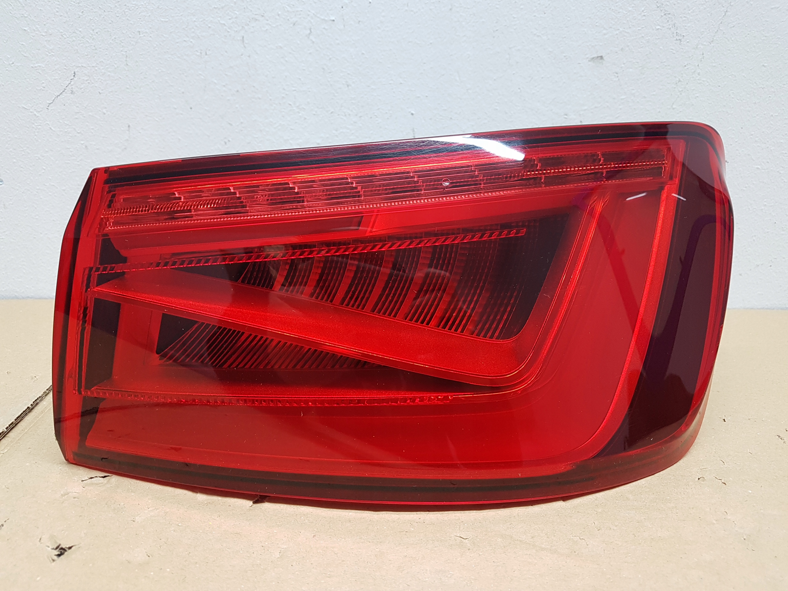 LAMPA TYŁ PRAWA AUDI A3 8V5 SEDAN LED