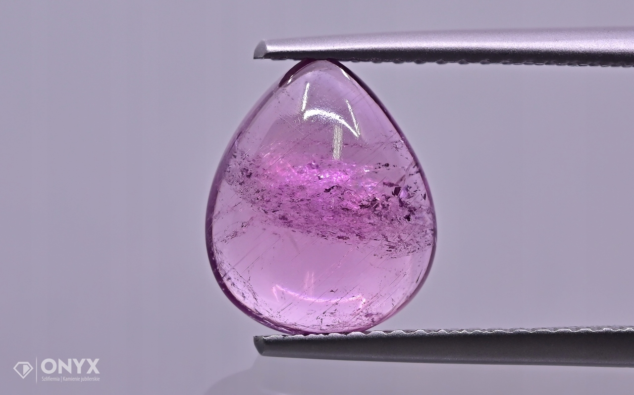 Turmalín kabošon slza 11x9 mm