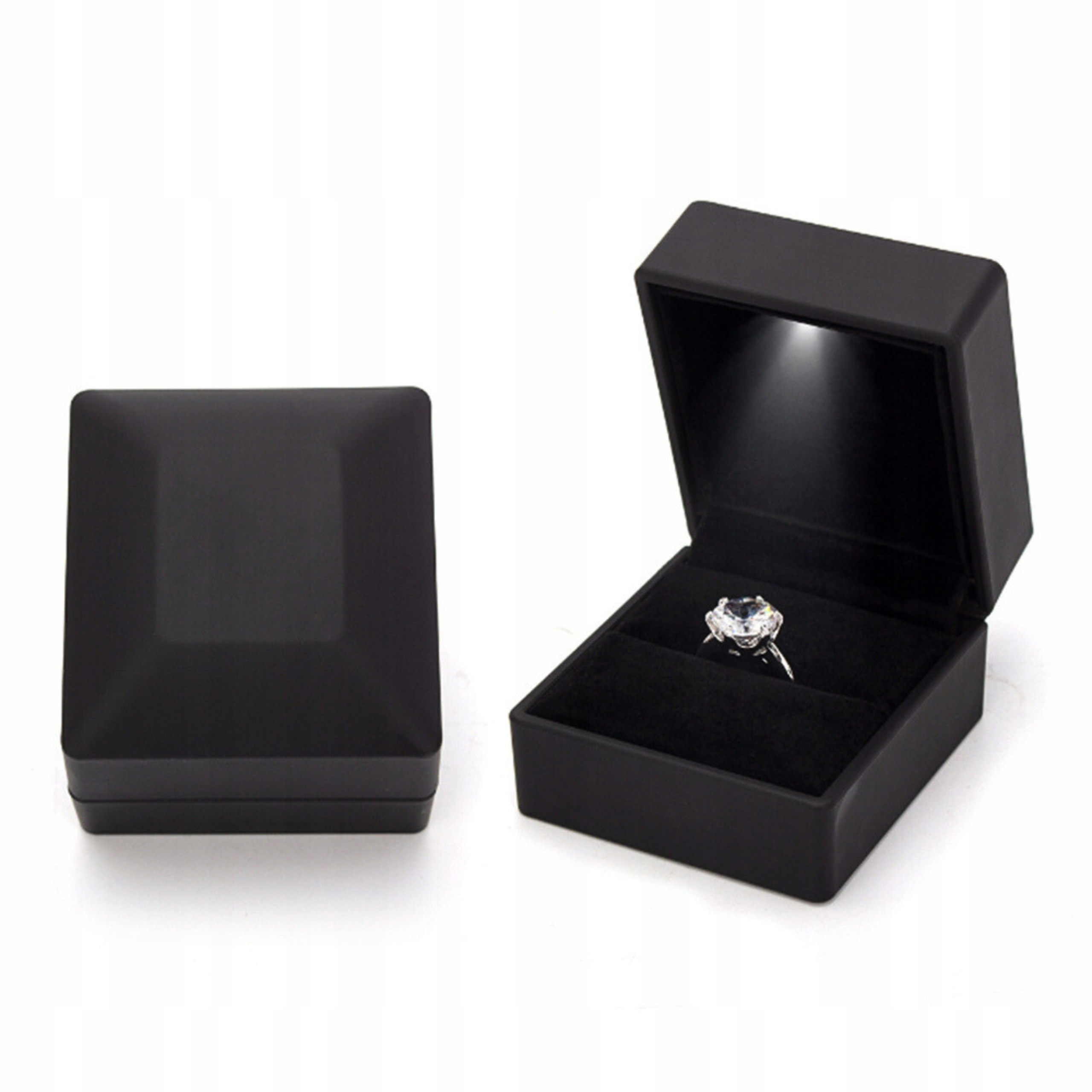 PUDEŁKO NA PIERŚCIONEK ZARĘCZYNOWY PODŚWIETLANE LED CZARNE