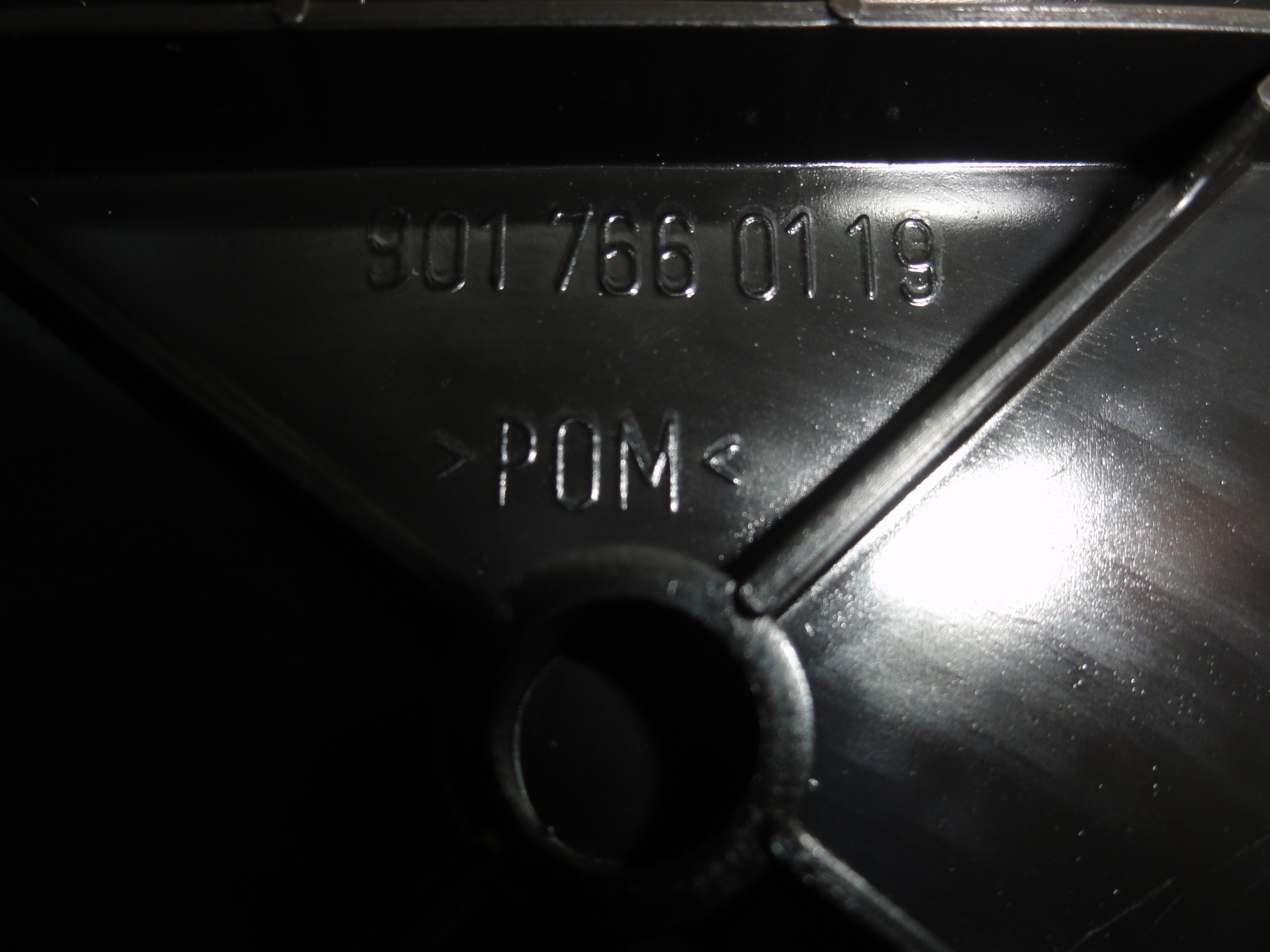 LISTWA DOLNA DRZWI VOLKSWAGEN LT SPRINTER EAN (GTIN) 0077751051582