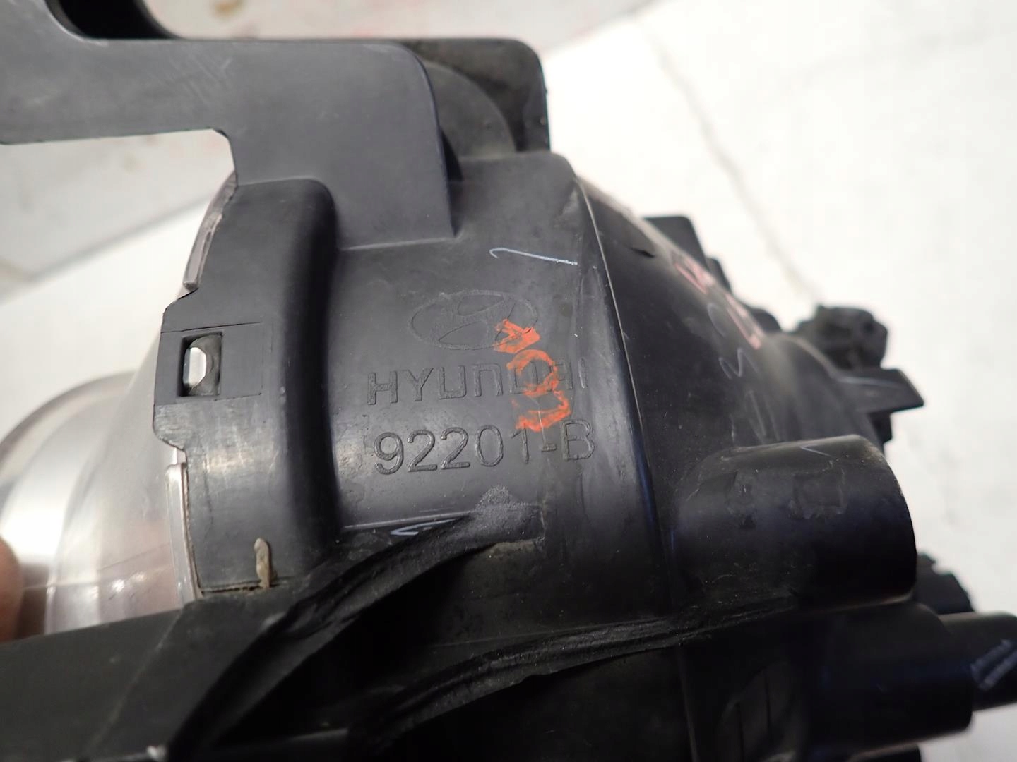 fog light left HYUNDAI I10 II 2014- 92201-B
