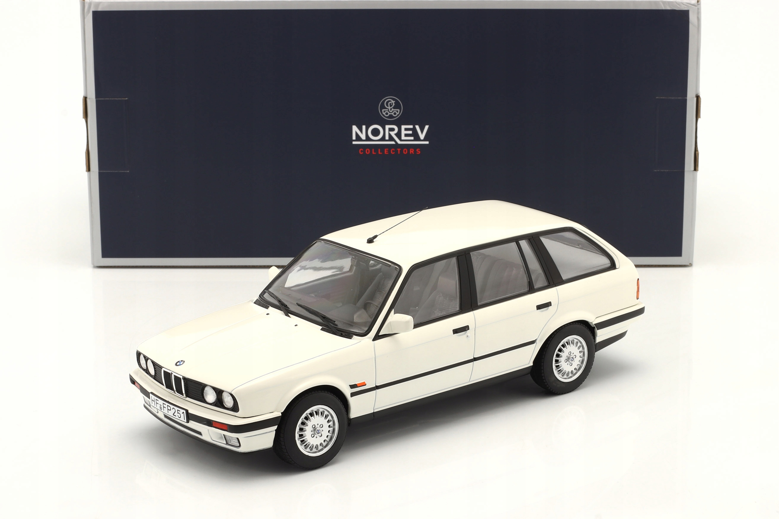 Norev Bmw 325i (E30) Touring 1992 Bílá Le 1:18