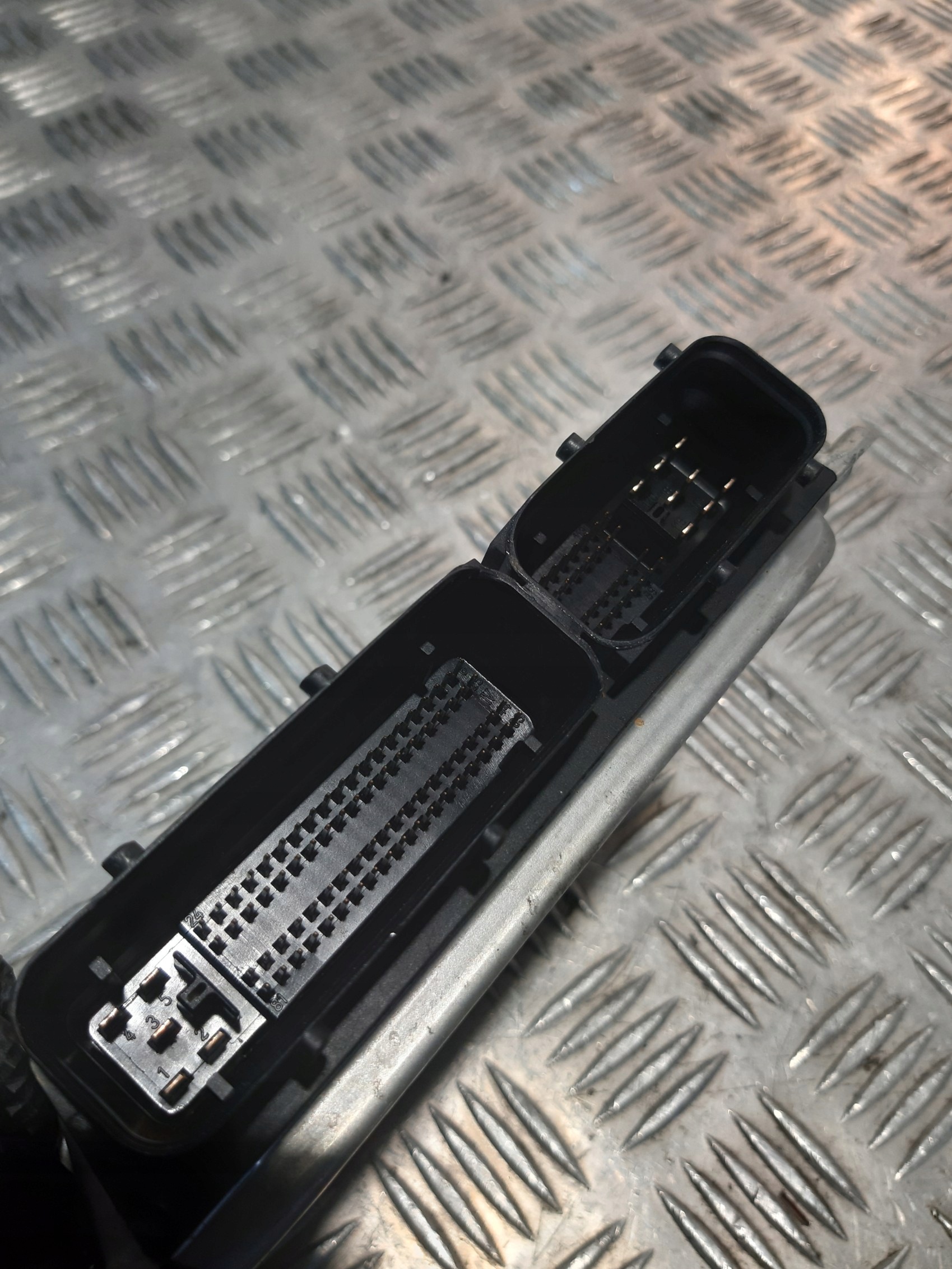 computer control unit of the engine SEAT IBIZA III FL 1.4 TDI 045906019BS