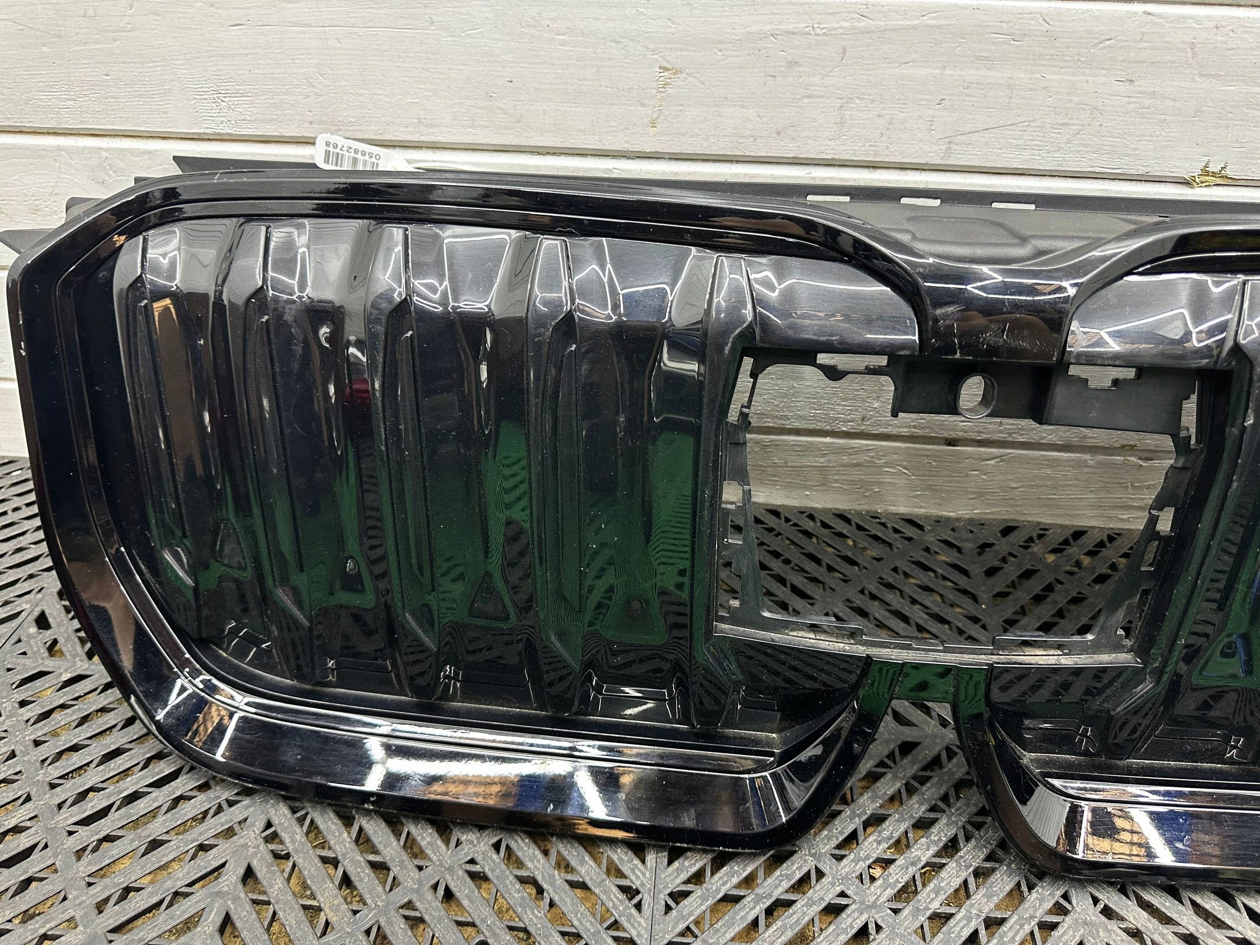 grille radiator (grill) BMW X1 U11 5A0BB86