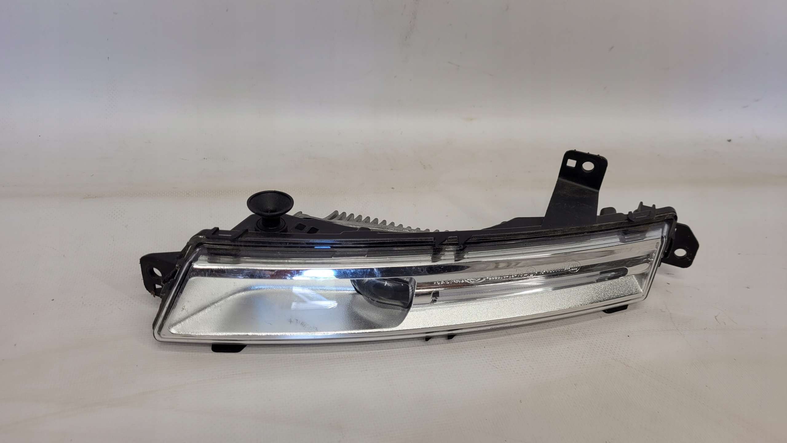 JAGUAR F-PACE ГАЛОГЕННЫЙ СВЕТОДИОД СПРАВА.