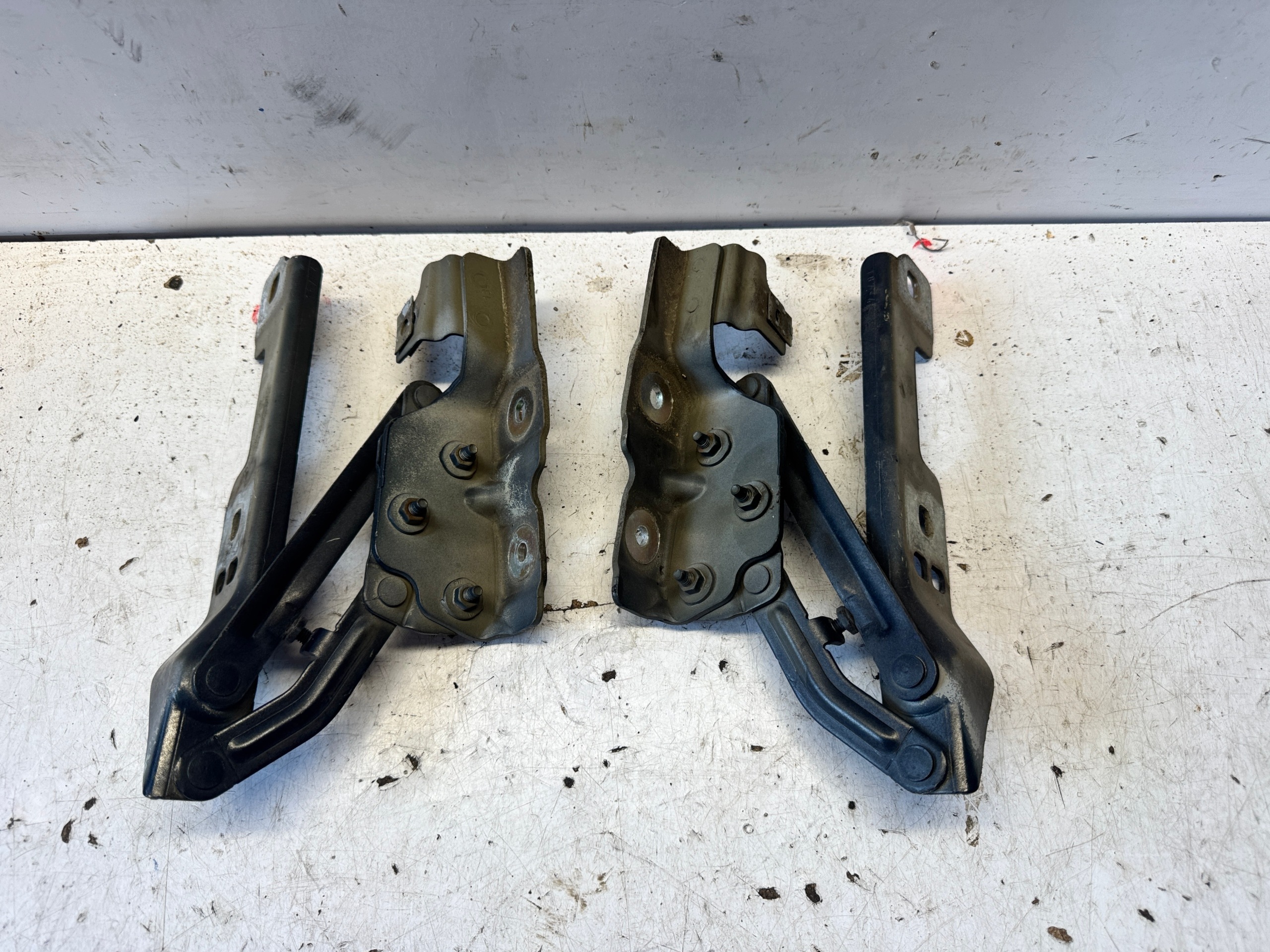 OPEL ASTRA J hinge bonnets right left hinges black, KOMPLET