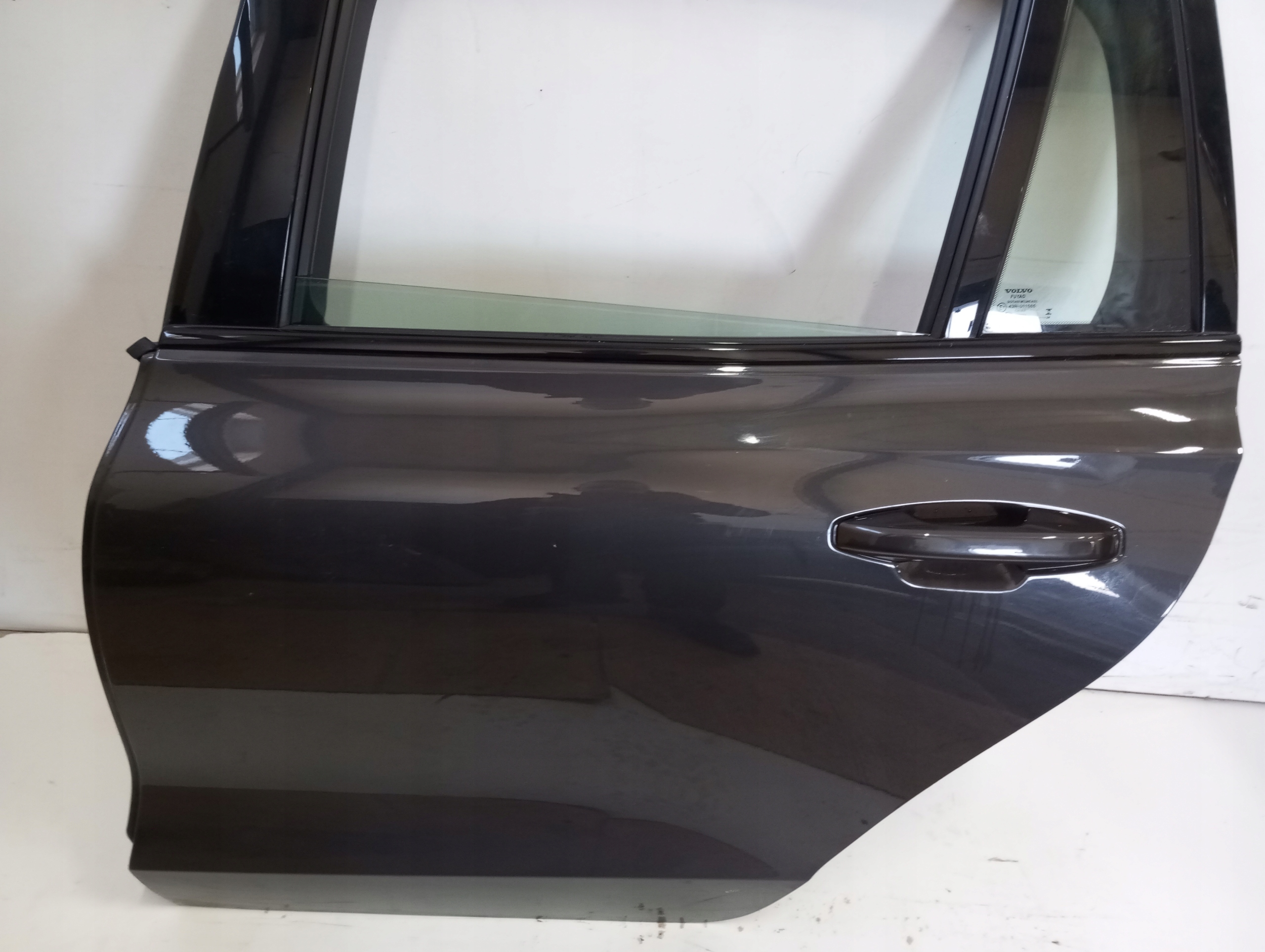 door left rear. VOLVO V60 24R