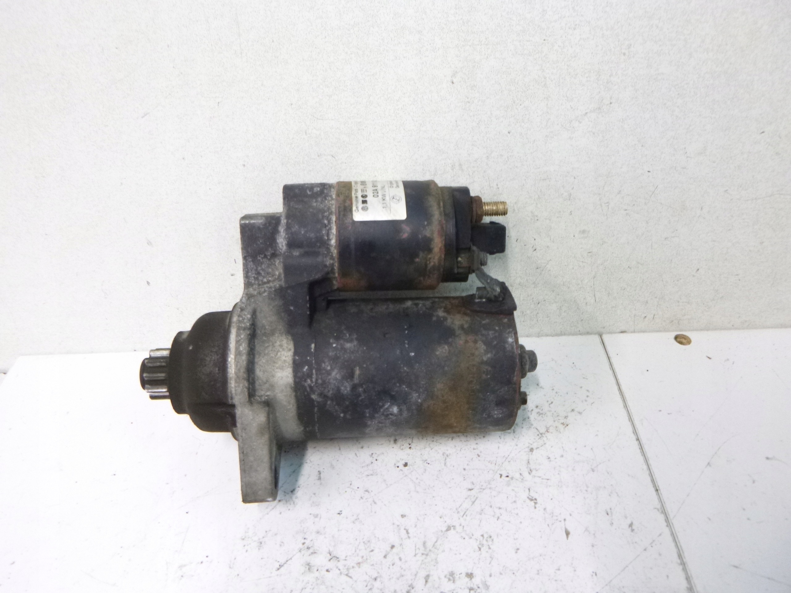 štartér VW Golf IV Passat B5 FL 2.0 B 02A911023LX BOSCH OE