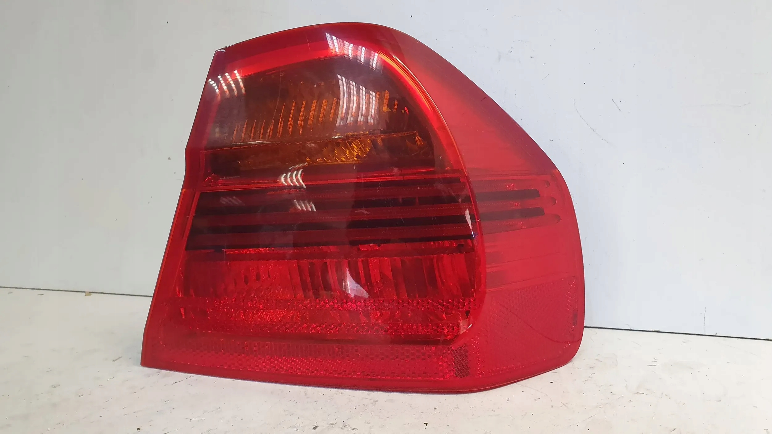 light rear part right 6937458 BMW E90 sedan 04