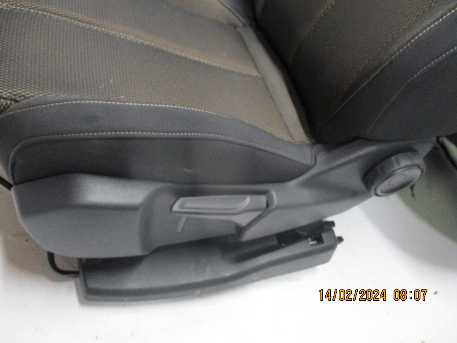 кресла обивка CITROEN DS7 материал