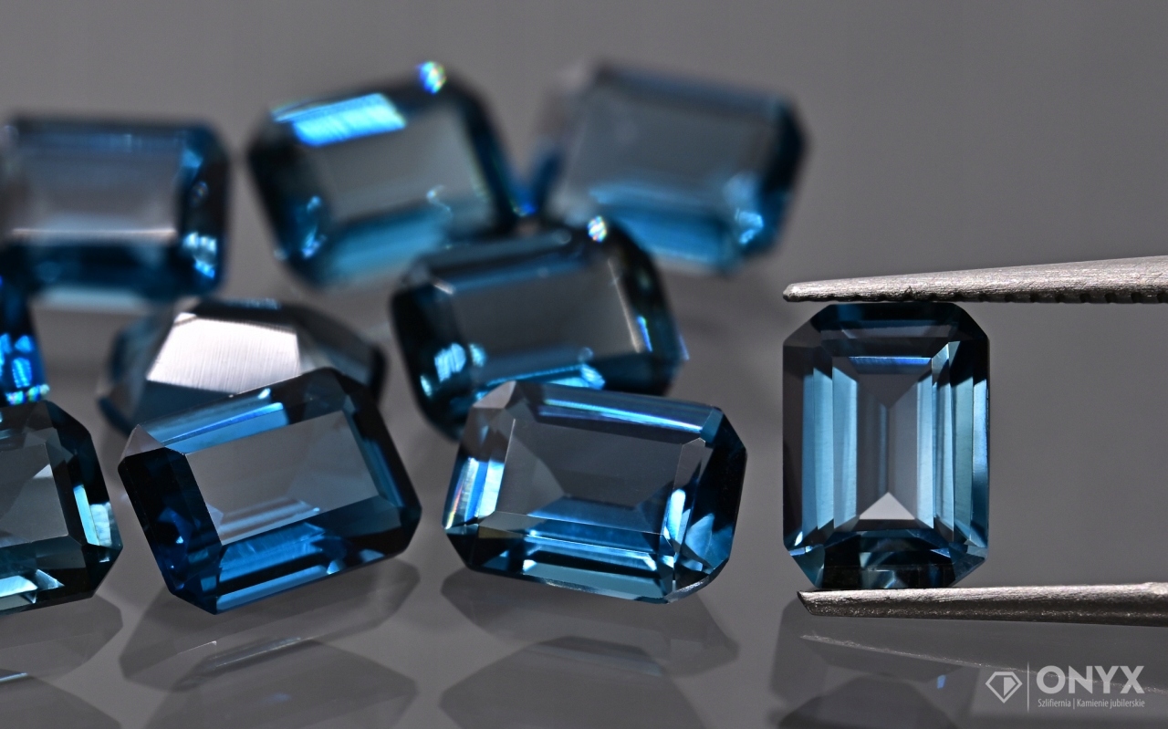 Topaz London Blue fazetovaný oktagon 7x5 mm