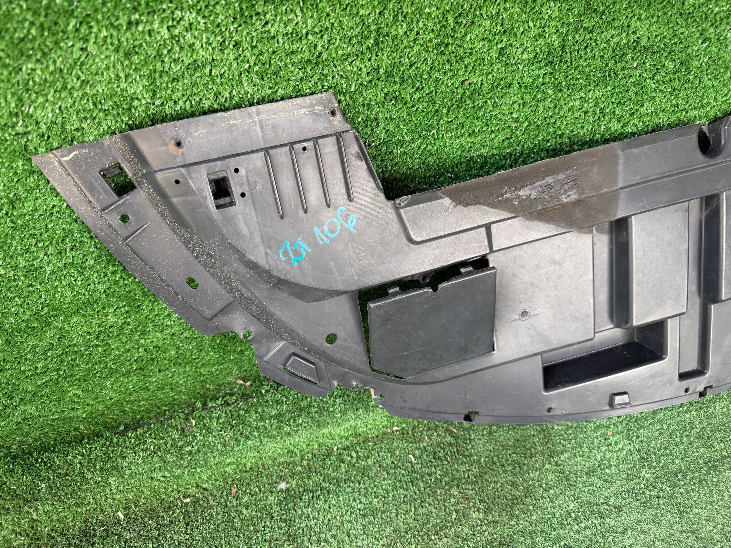 RENAULT CLIO III Blende Abdeckung der Stoßstange 8200682328
