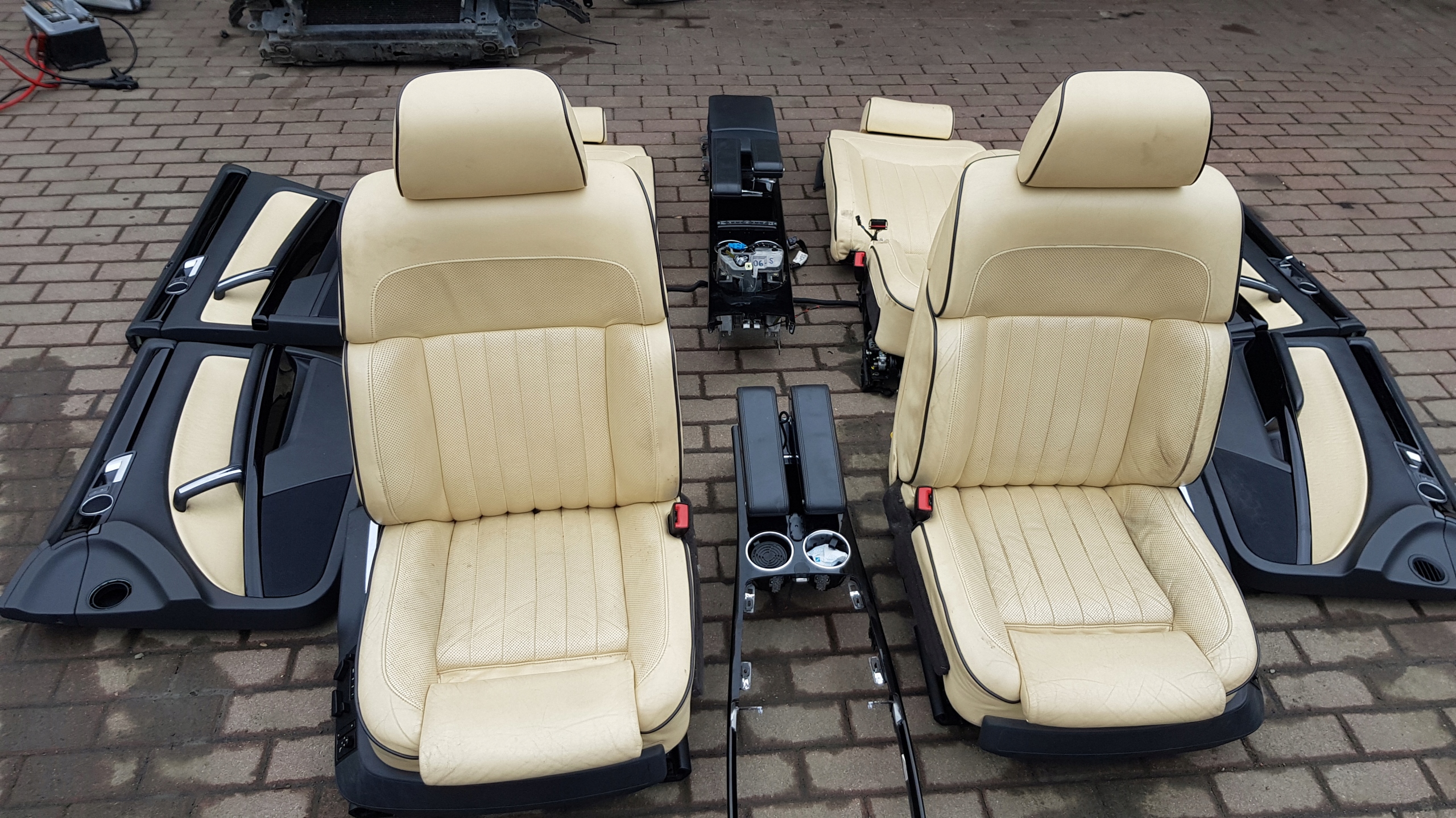 ВЕНТИЛИРУЕМЫЕ КОЖАНЫЕ СИДЕНЬЯ VW PHAETON 4 МЕСТНЫЙ