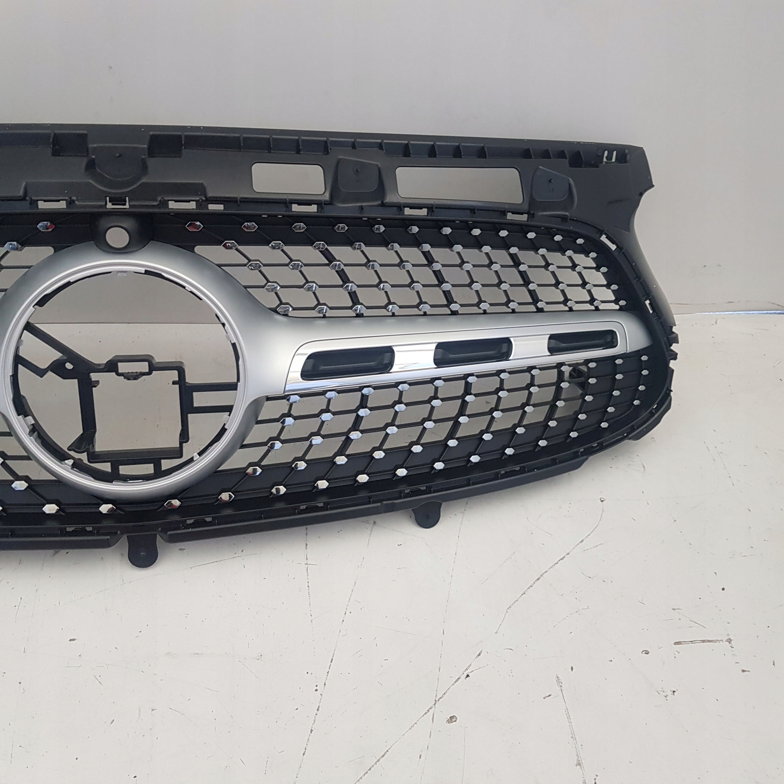 MERCEDES GLA 247 ATRAPA GRIL DIAMOND NOWY ORYGINAŁ Typ samochodu Samochody osobowe