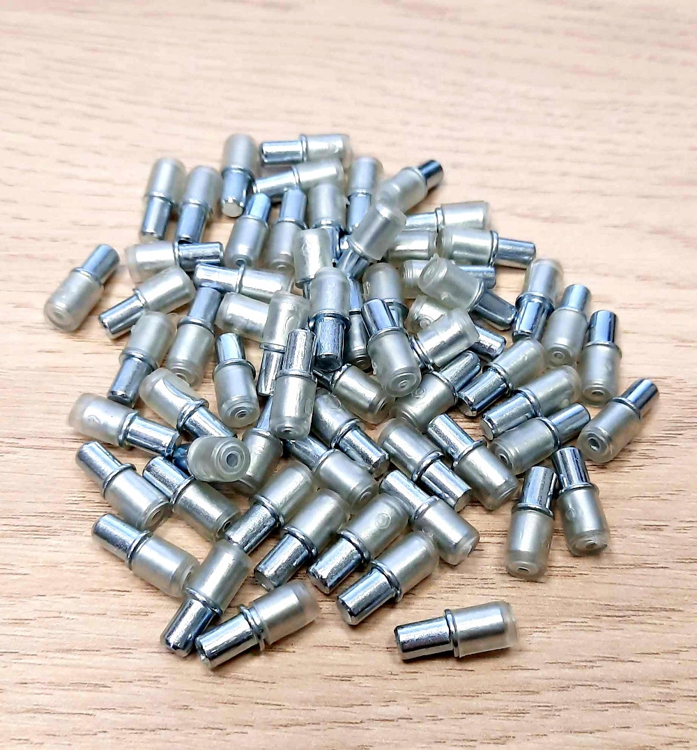 BOLEC PODPÓRKA MEBLOWA DO PÓŁEK PÓŁKI DO SZAFEK MEBLI CHROMOWANE 100szt Stan opakowania brak opakowania