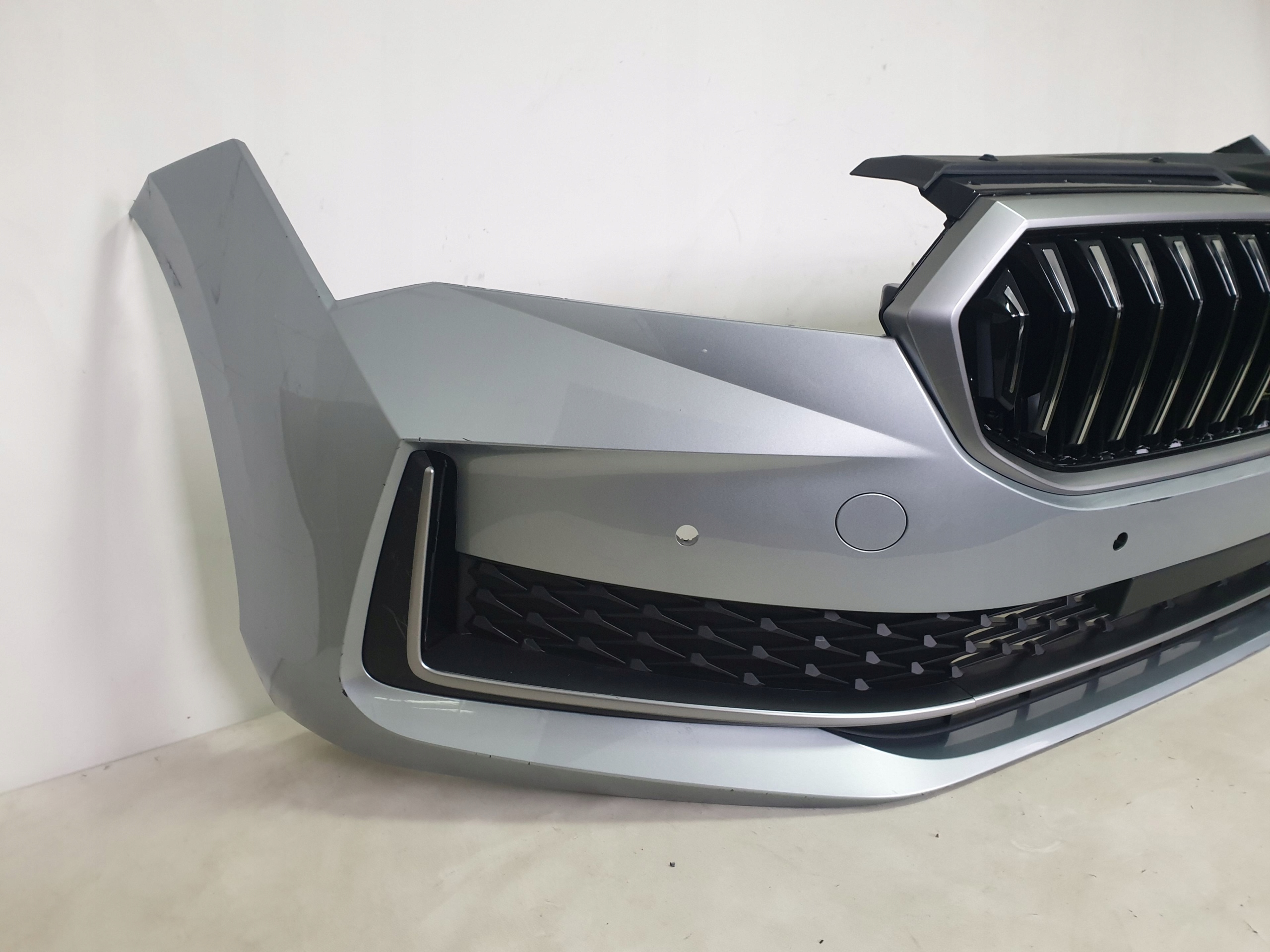 SKODA SUPERB IV 3P0 23-> bumper front front 4 x PDC cover 3P0807221