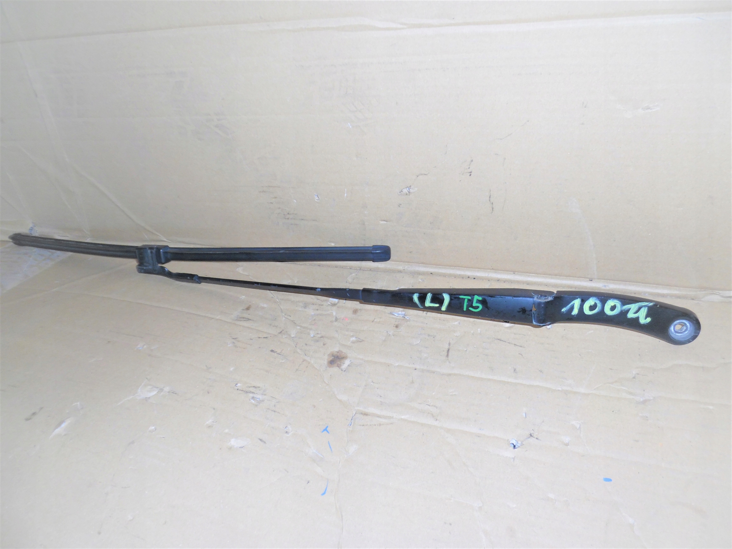 VW T5 04-рычаг стеклоочистителя левый 7H0955409