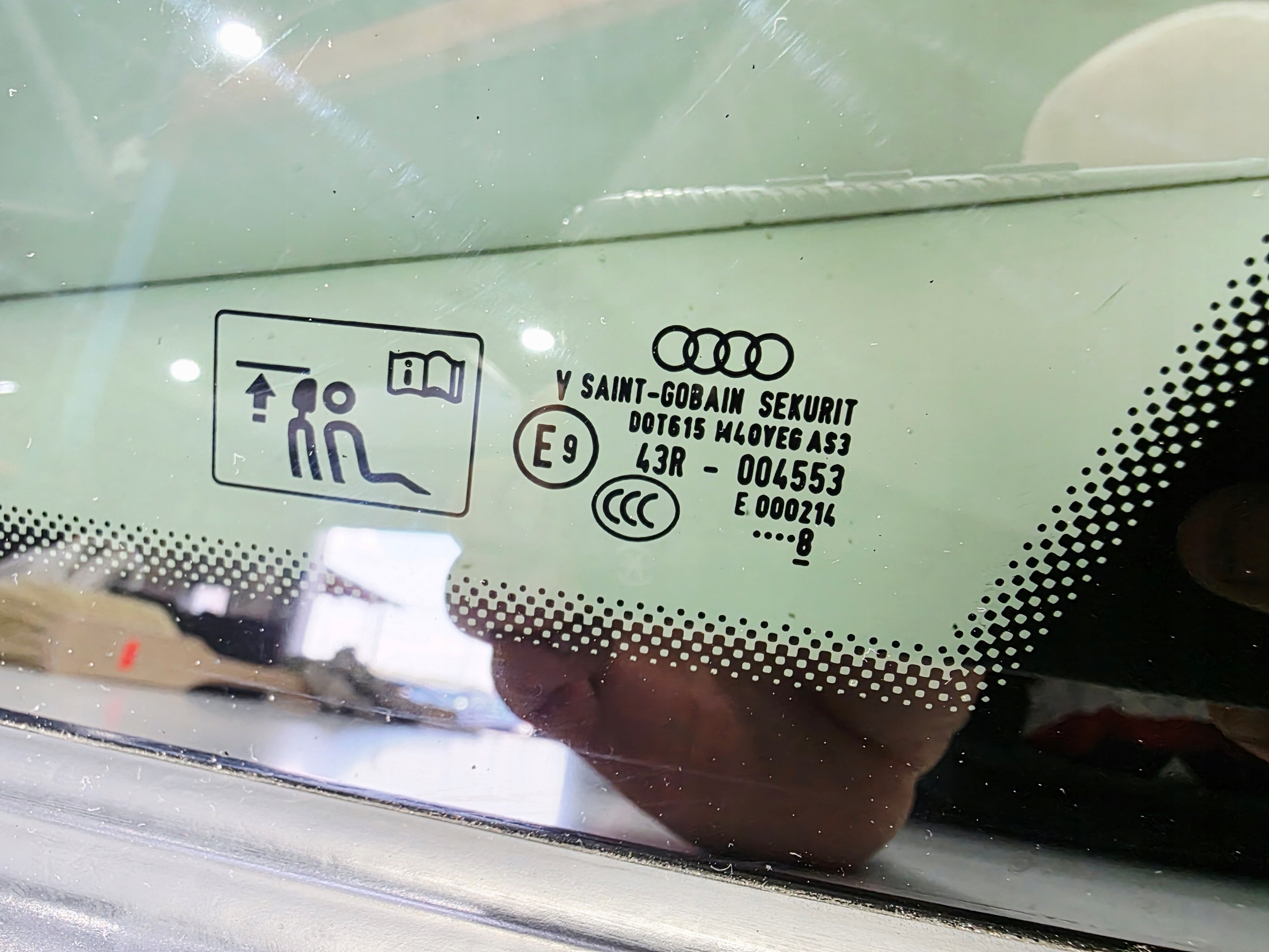 window bodywork right rear part AUDI Q5 FY 2018R 80A845300N