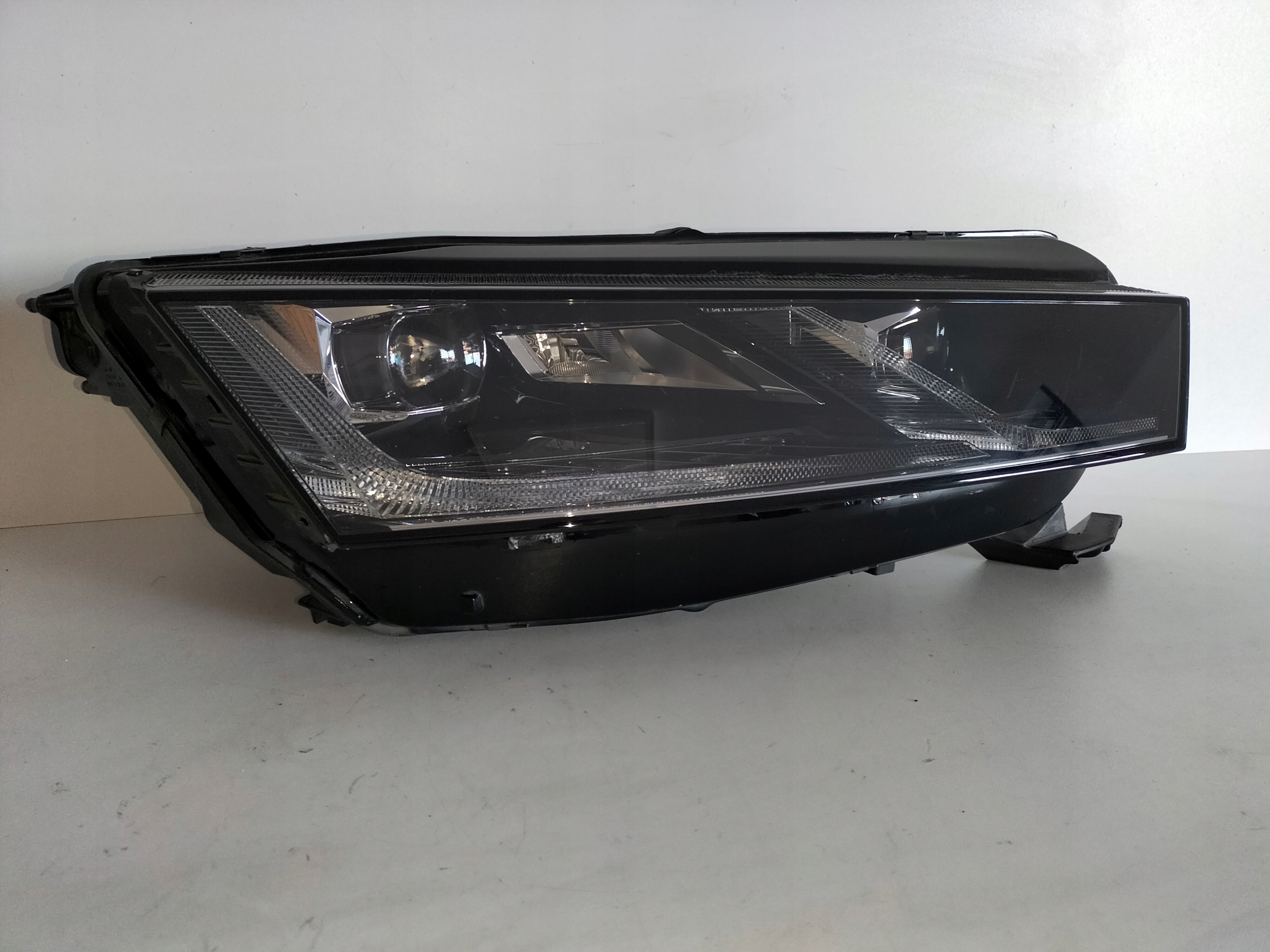 light front reflektor right SKODA OCTAVIA 4 IV 19- FULL LED