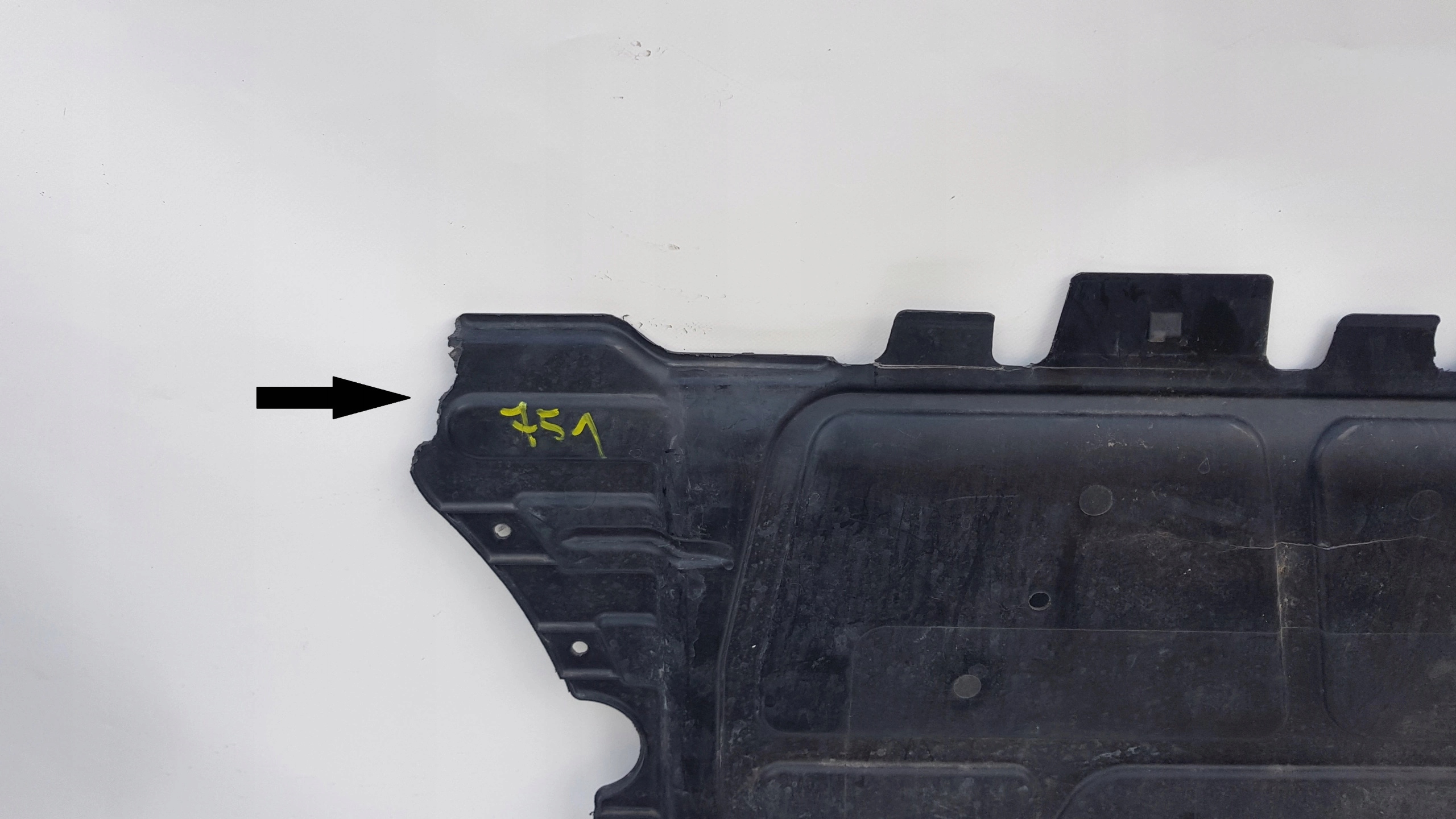 AUDI A3 8V0 VW PASSAT B8 SKODA SUPERB III OSŁONA POD SILNIK 5Q0825236F Typ samochodu Samochody osobowe