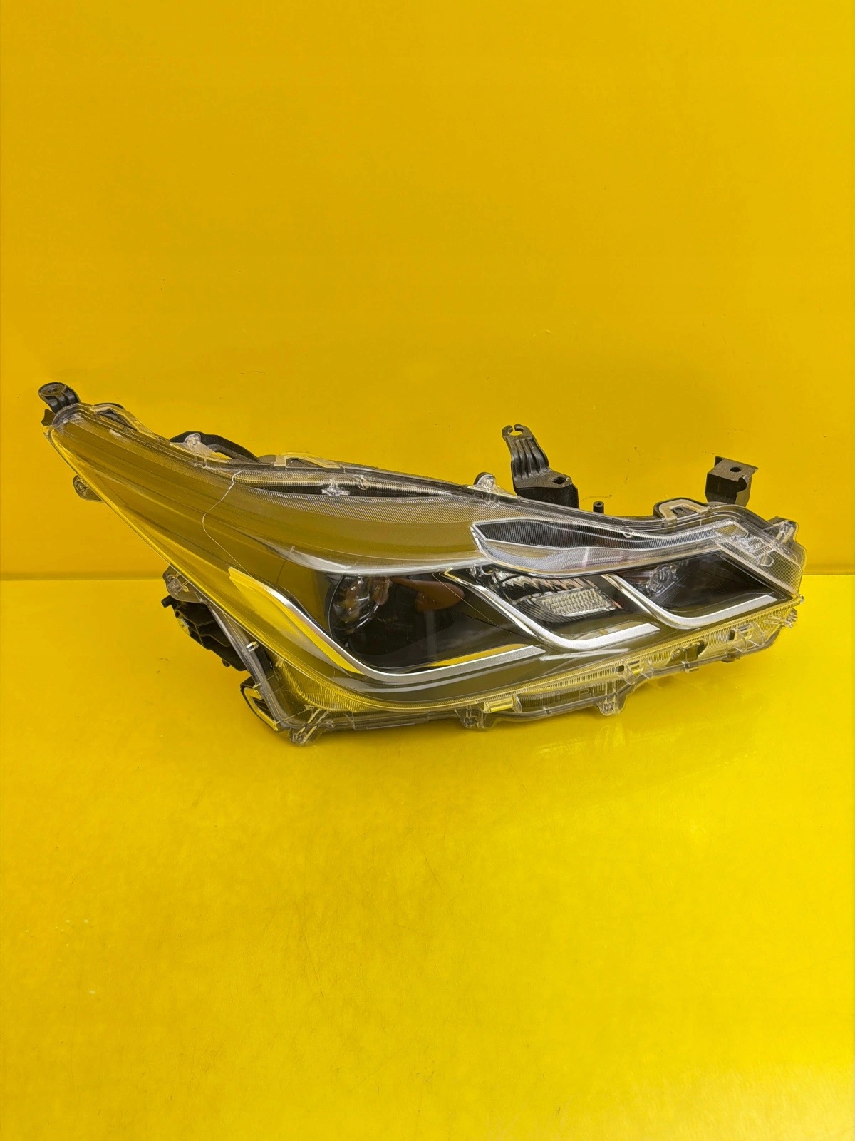 light right front Toyota Corolla E21 E-21 lens Led 2018- 81110-02T31-00