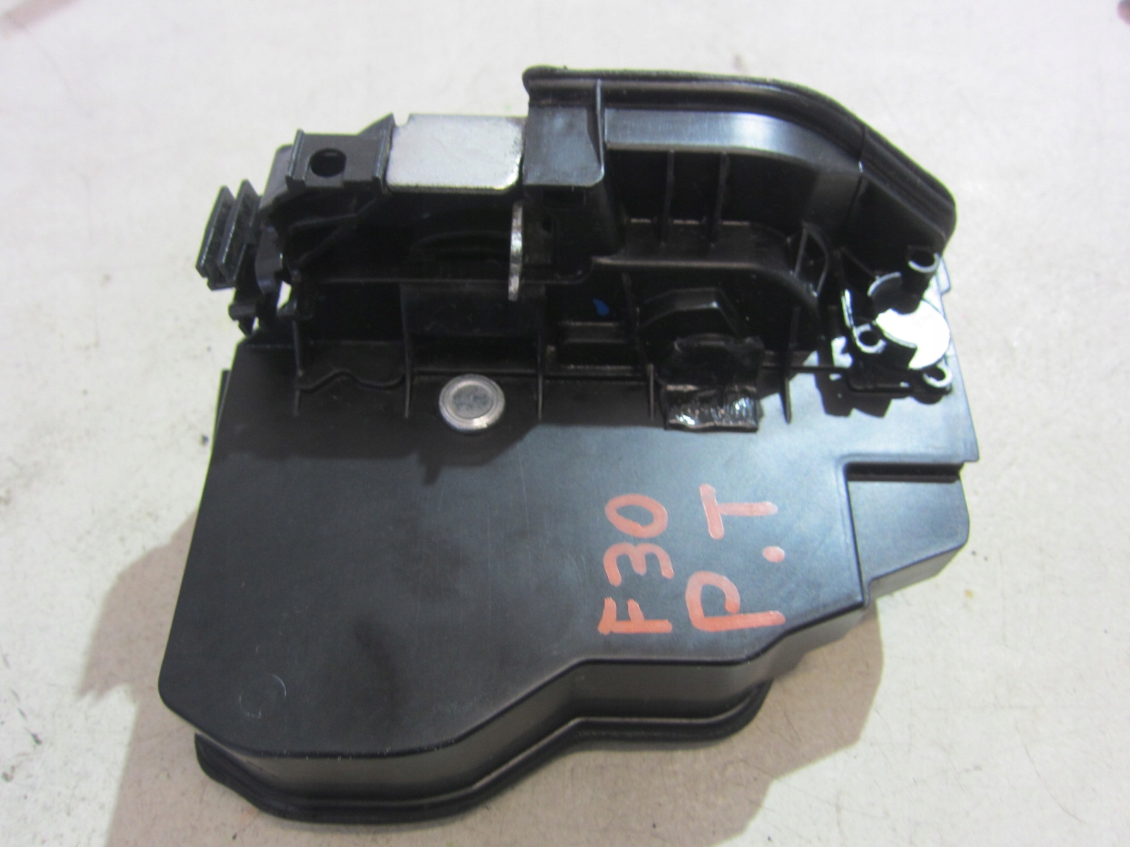 BMW F30 F20 F10 E90 ZAMEK DRZWI PRAWY TYŁ 7229460 Numer katalogowy oryginału 51227229460 7229460 51217229468 7229468