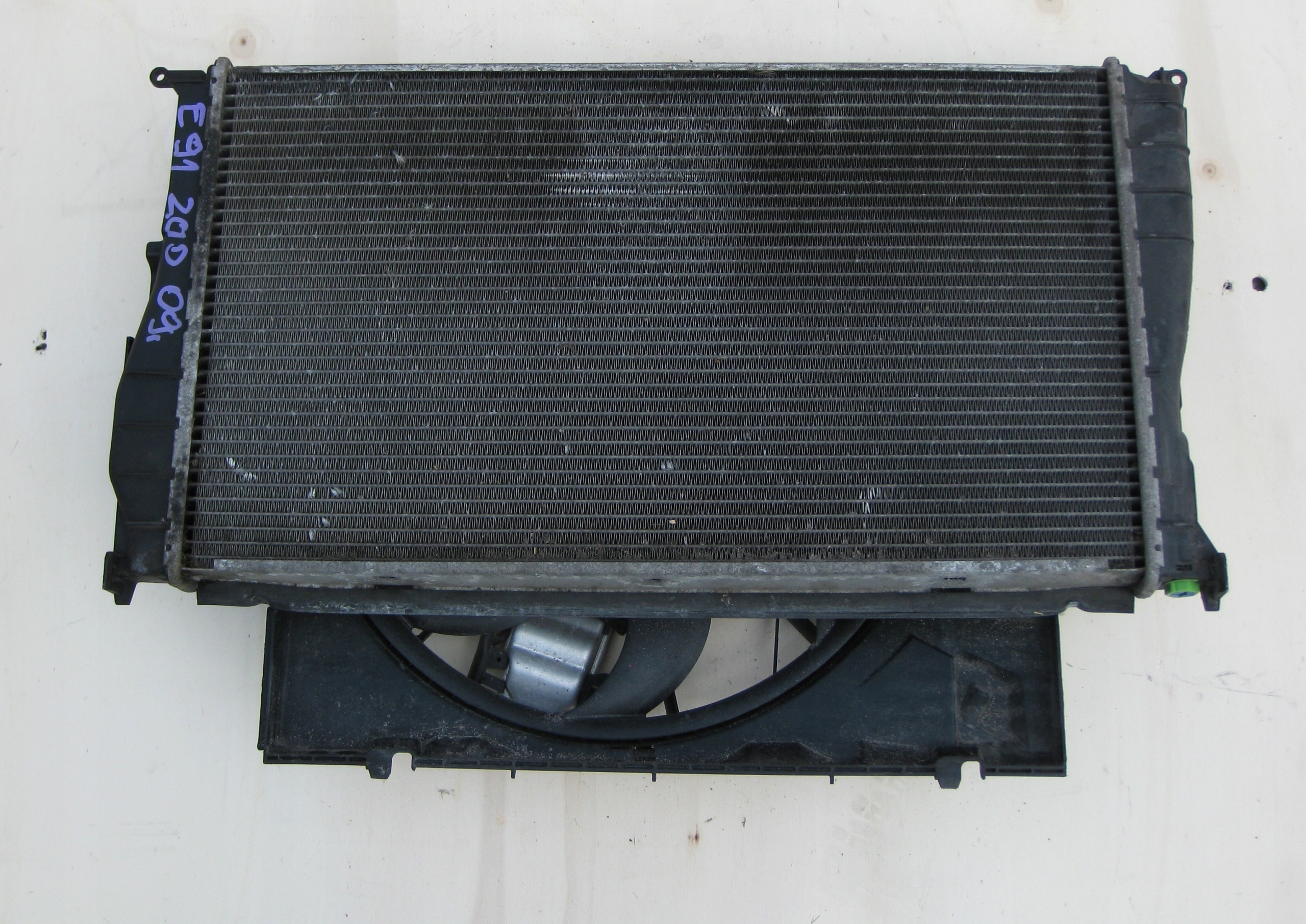 BMW E91 2.0 D 09R chladič vody ventilátor 7801993