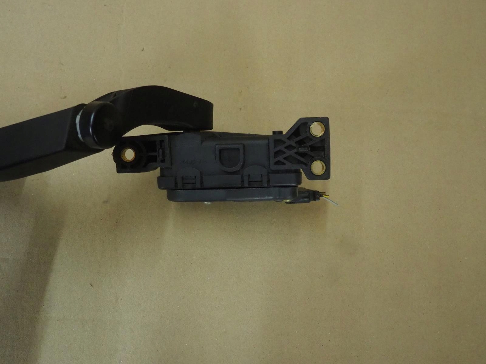 педаль потенциометр газа Audi OE 8D1723523A
