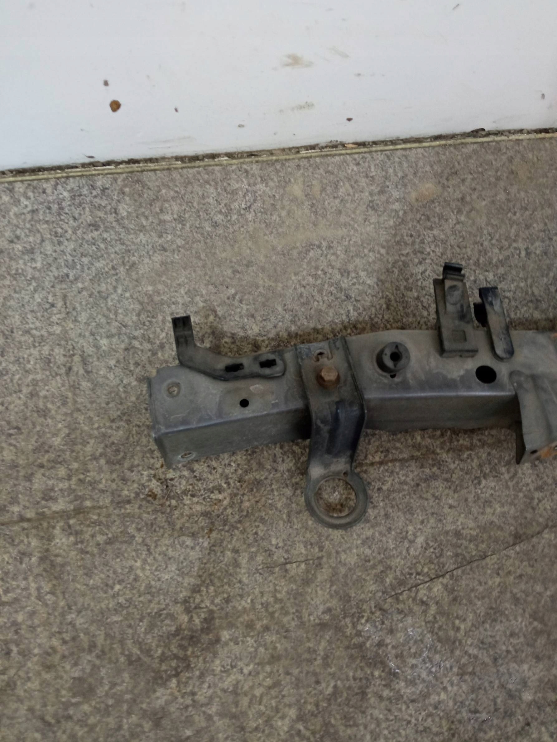 support panel for radiators pillar upper T27 Toyota Avensis III (2009-)