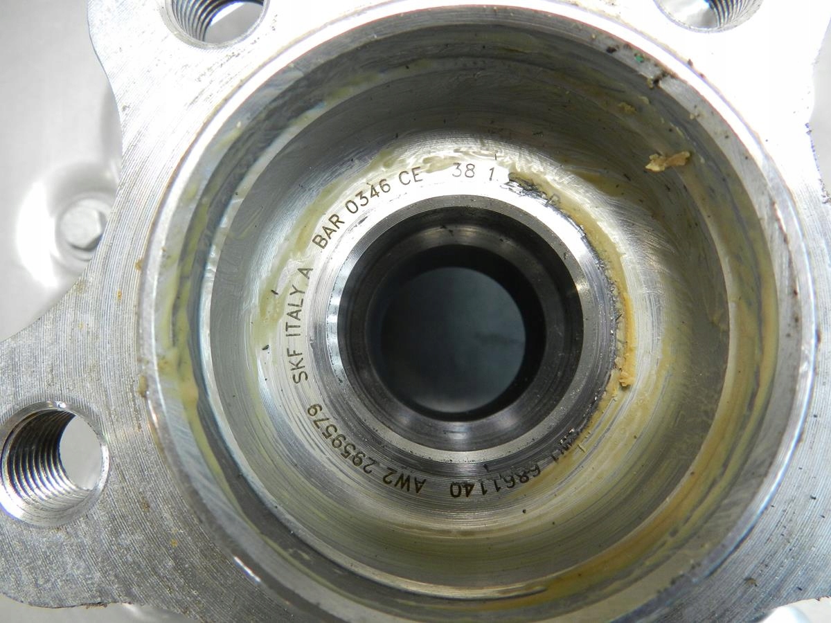 BMW 3 G20 otoč čepu levá záď 6879533