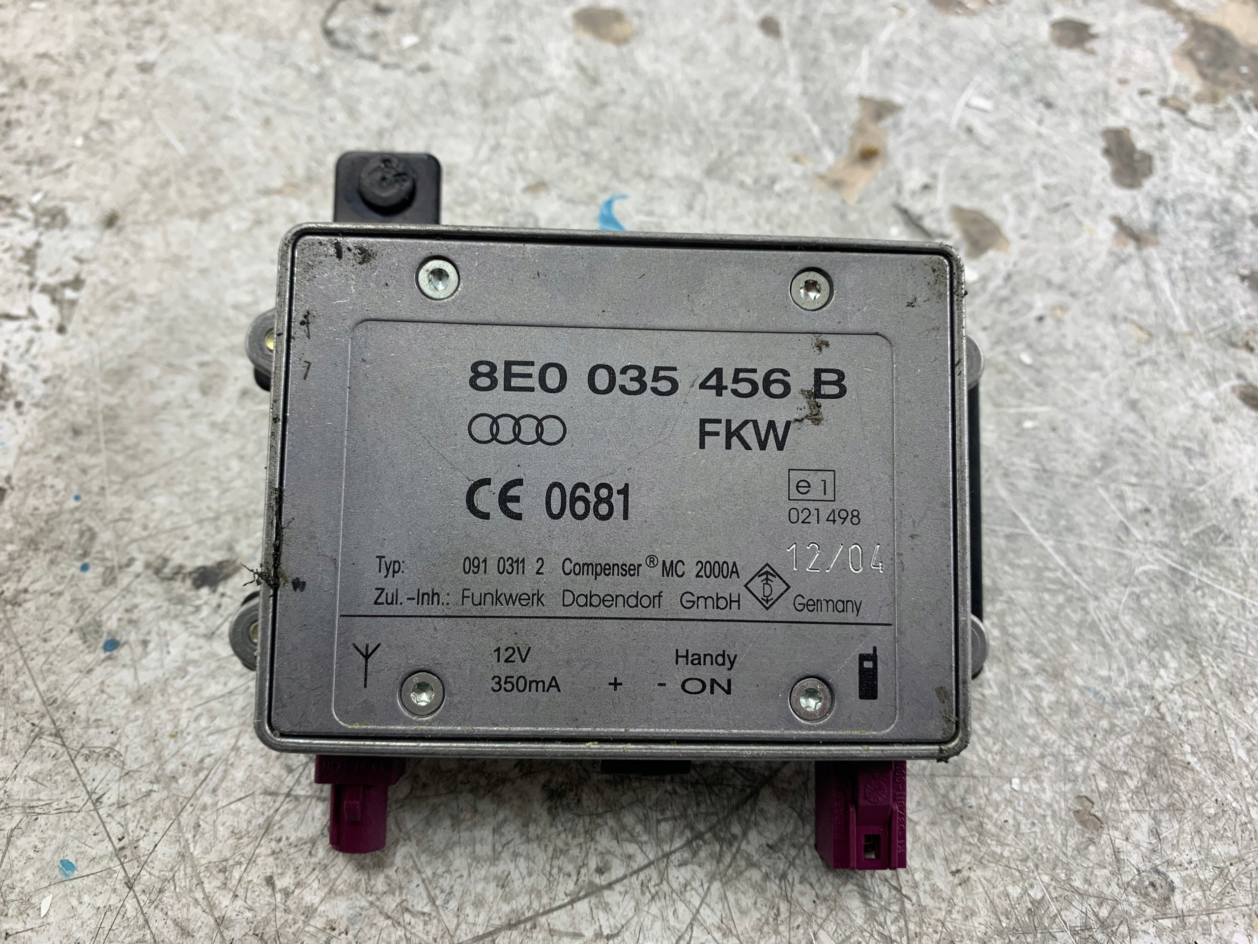 AUDI A4 B6 B7 module antenna amplifier 8E0035456B