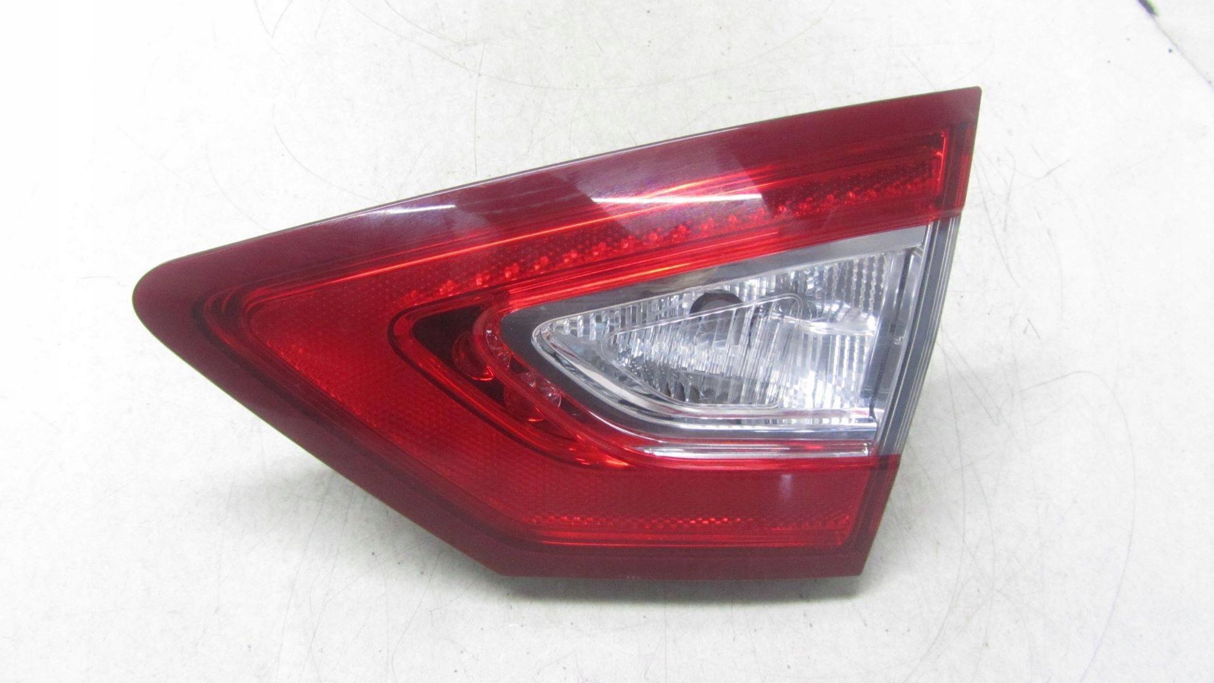 FORD MONDEO MK5 HB LAMPA W KLAPE PRAWA LED DS73-13A602-KD