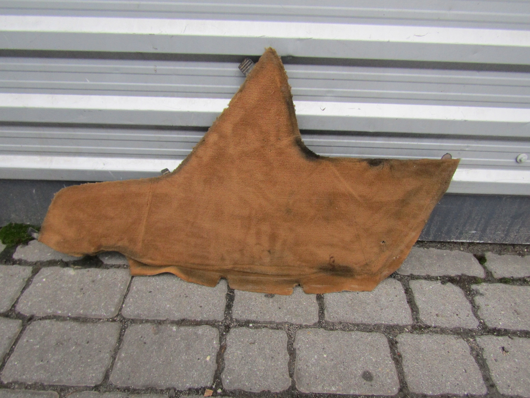 4 MERCEDES W126 туннель обивка правый туннель