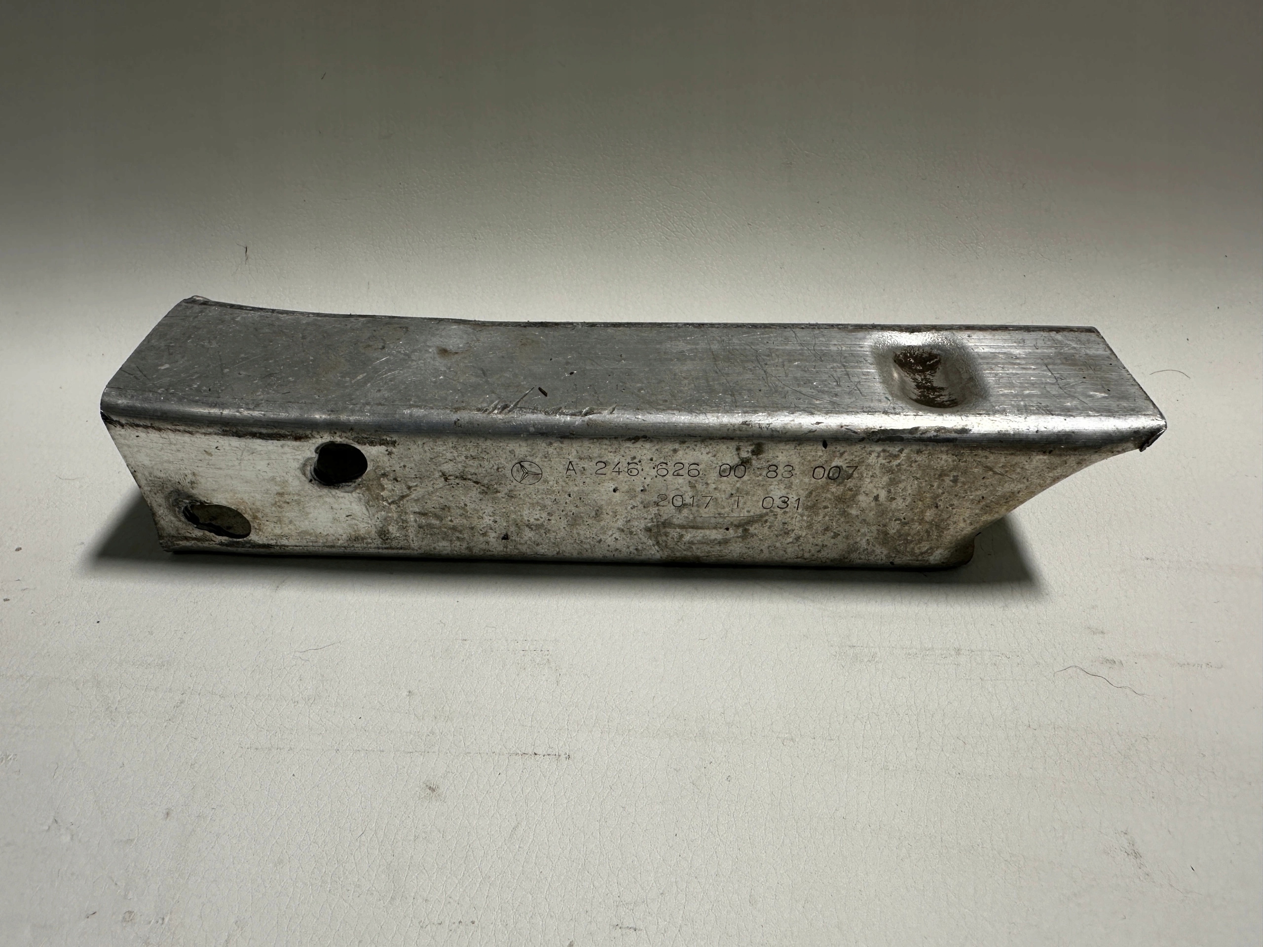 Mercedes W176 console beam tip A2466260088
