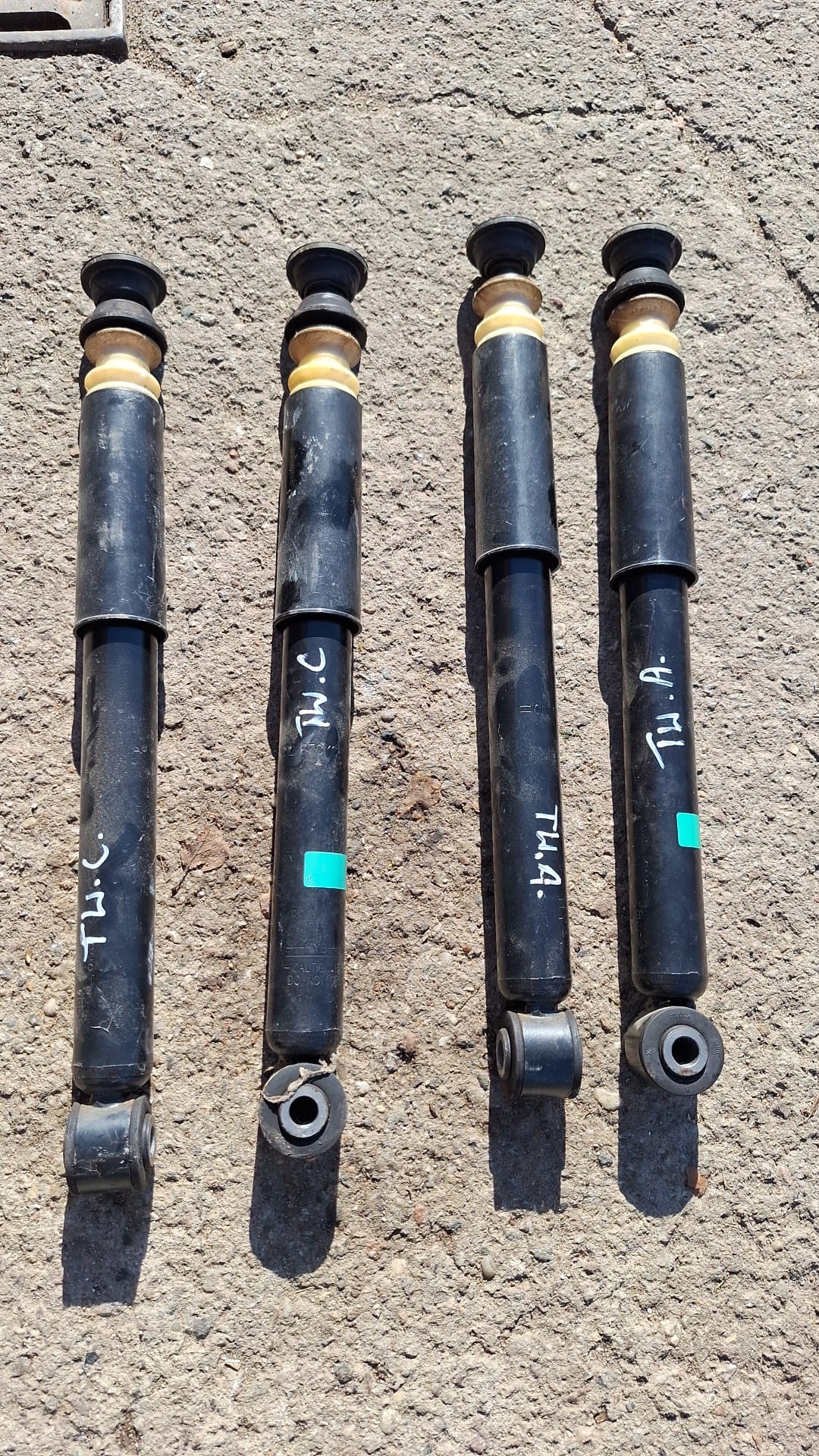 shock absorber rear part RENAULT TWINGO III 562103074R as new!