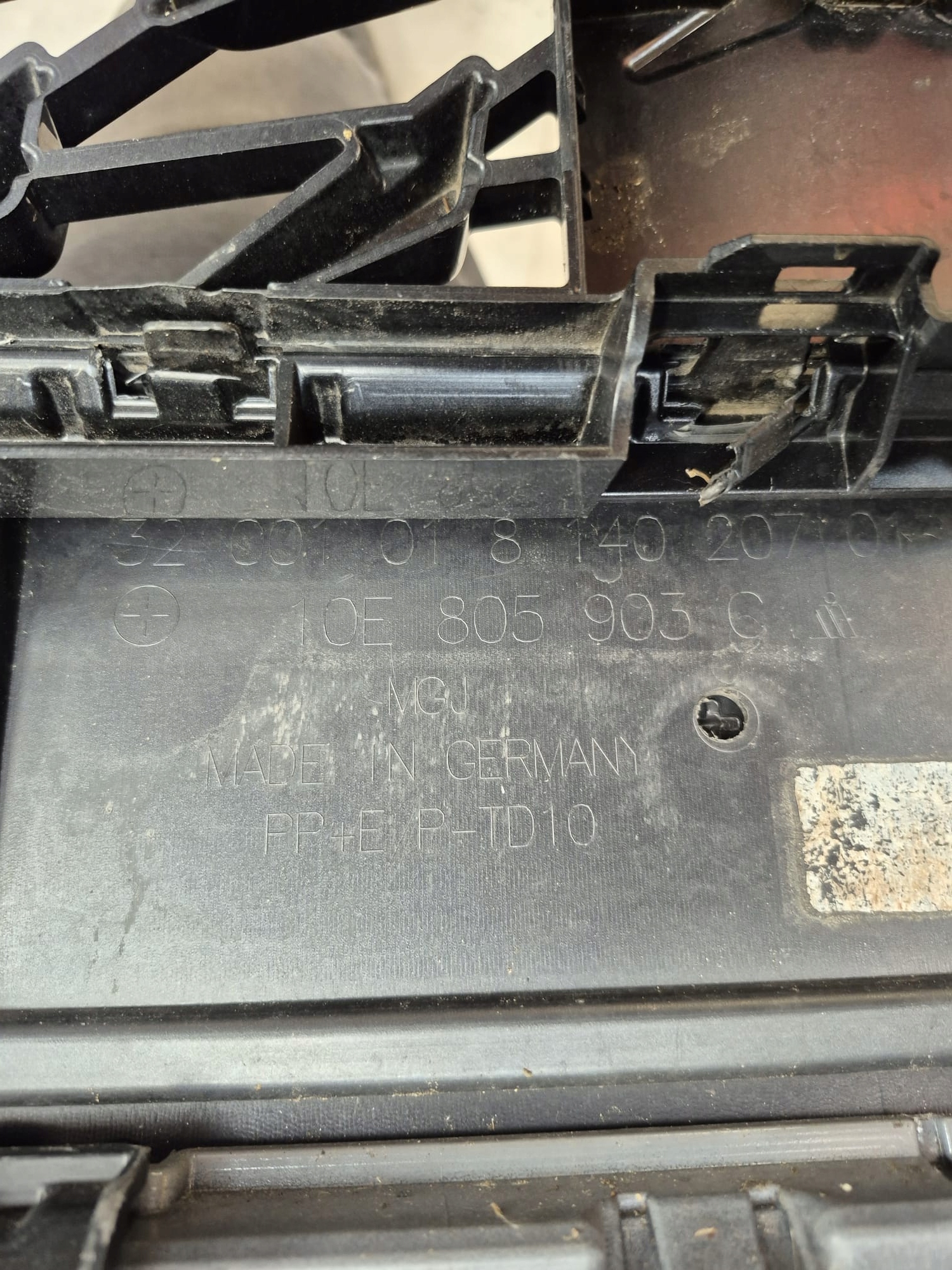 CUPRA BORN 21- bumper front front PDC 10E805903C