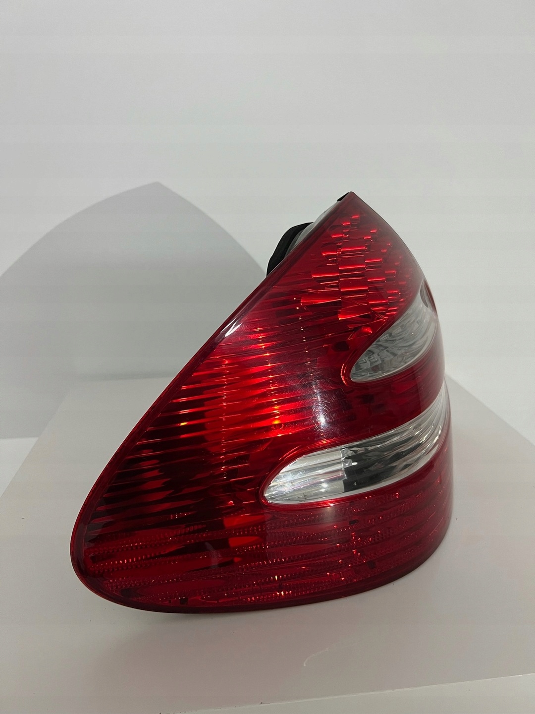 LAMPA LEWY TYŁ LEWA TYLNIA LED MERCEDES E KLASA W211 A2118200564 Numer katalogowy części LED MERCEDES E KLASA W211 A2118200564