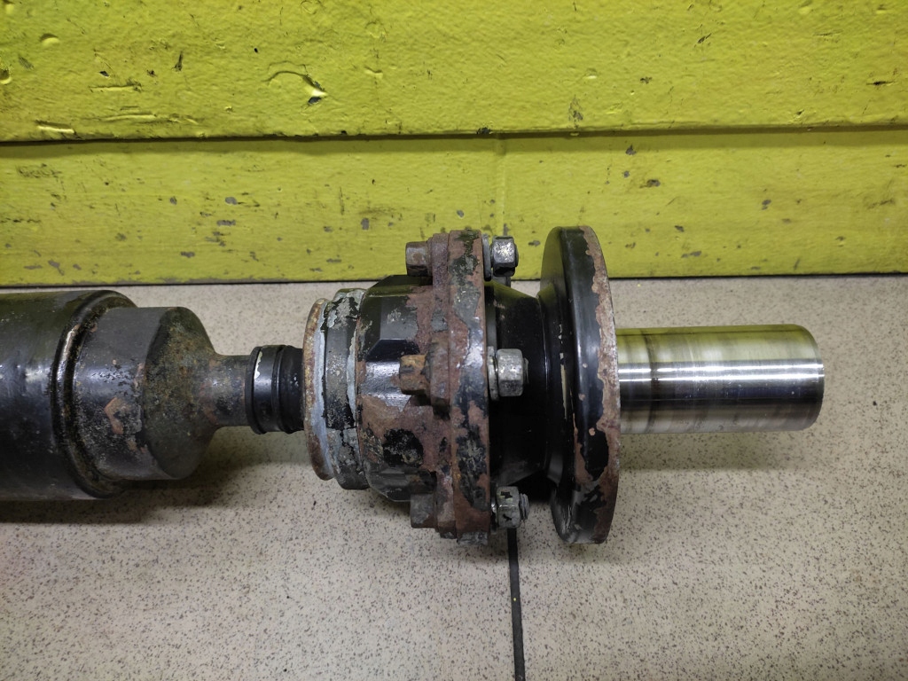 MITSUBISHI PAJERO 3 3.2 DID cardan rear part