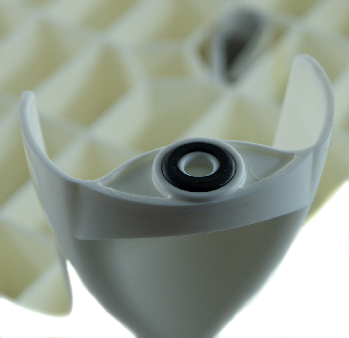 STOPIEŃ SCHODEK PRZYCZEPA STABILNY CURVER BIAŁY wys. 43,7 x 33,7 x 19,9 cm Wysokość mebla 19.9 cm