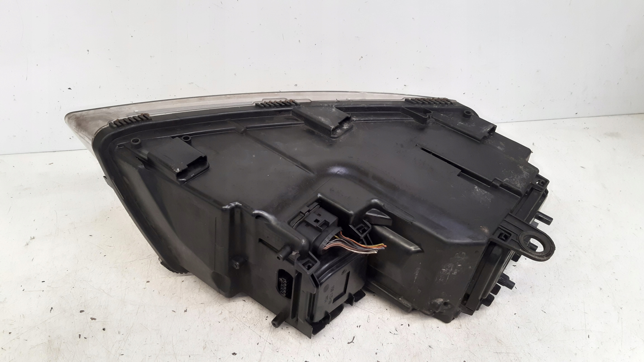 light xenon skretna left front Hella europa Audi A8 D3