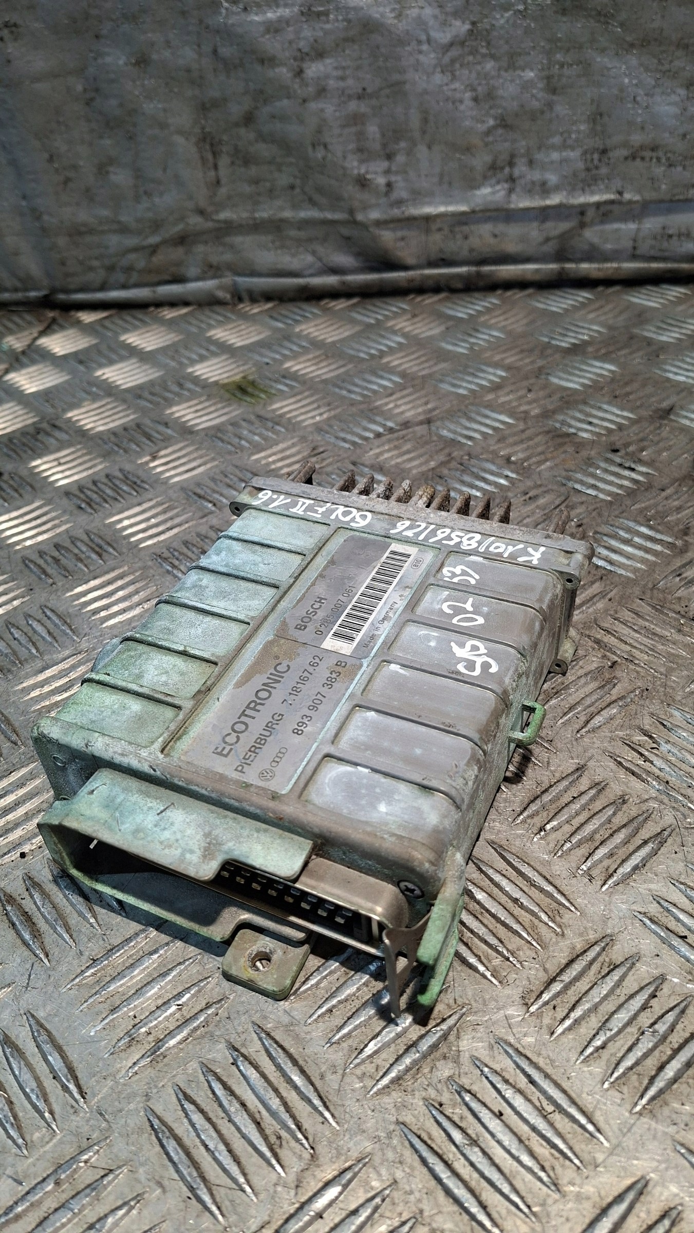 control unit of the engine VW GOLF II 1.6