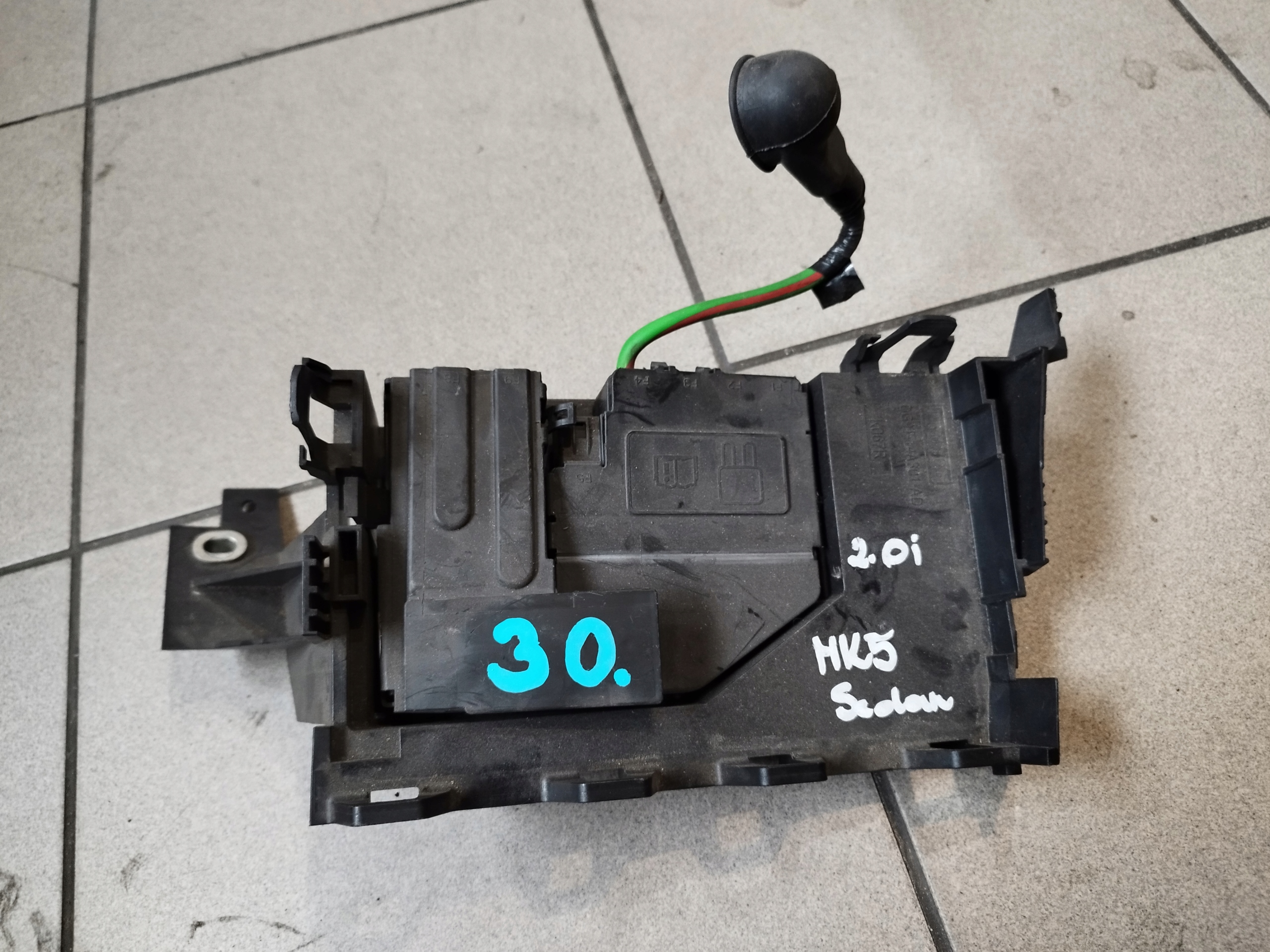 DG9T-14A301-AD - 30 Блок запобіжників FORD MONDEO MK5 2.0 і