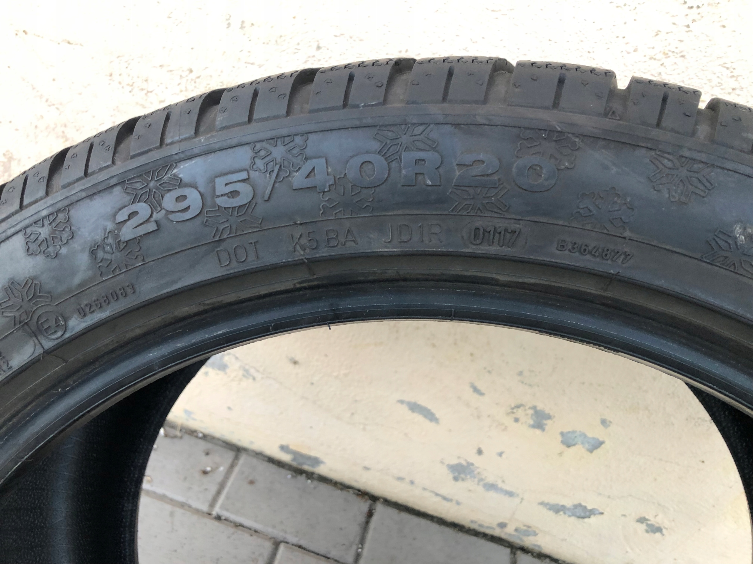 OPONA DUNLOP 295/40/20 ZIMA 1 SZT Model SP Winter Sport 4D