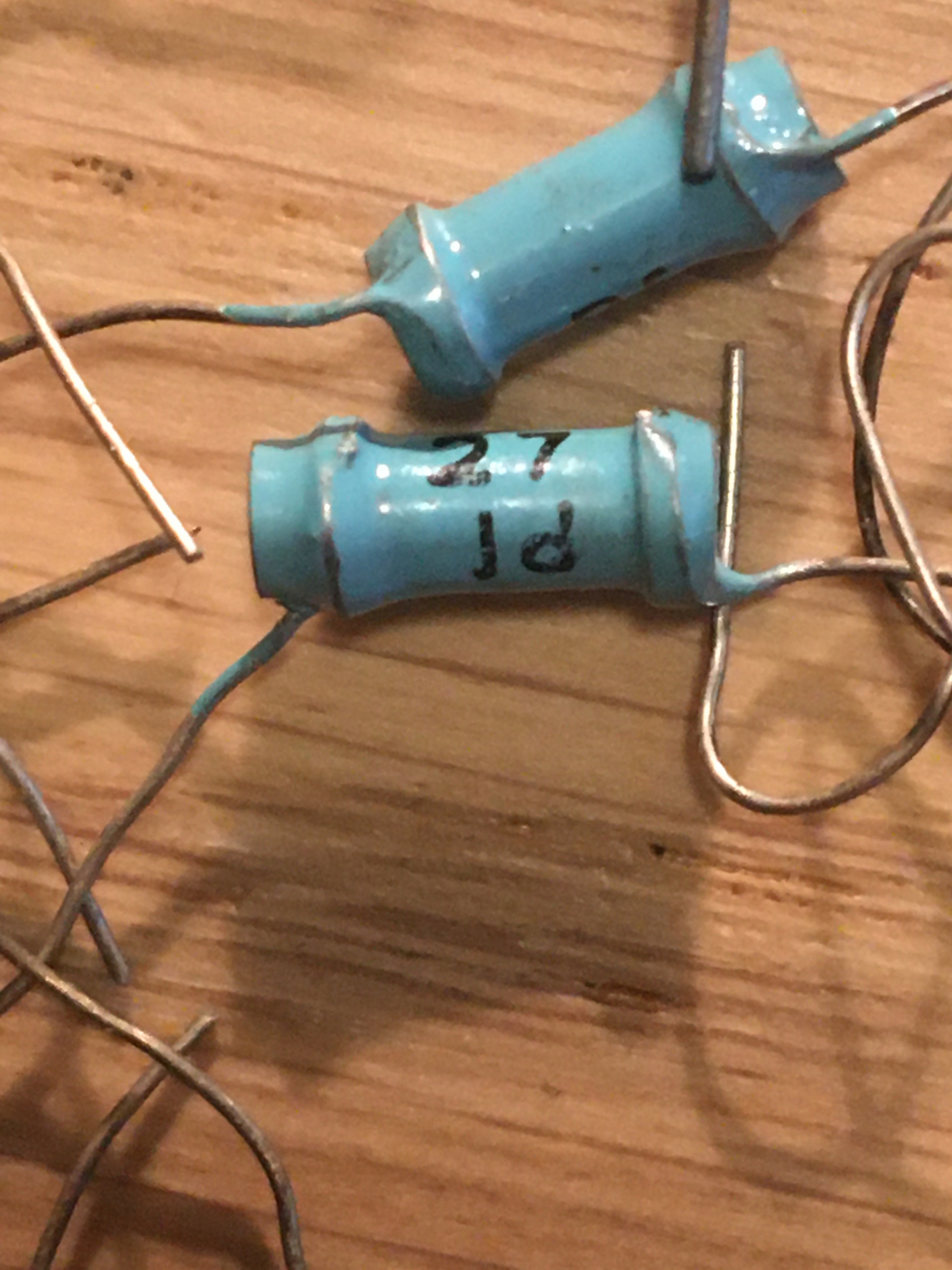 Kondensator rurkowy 27 pF; J; 250V