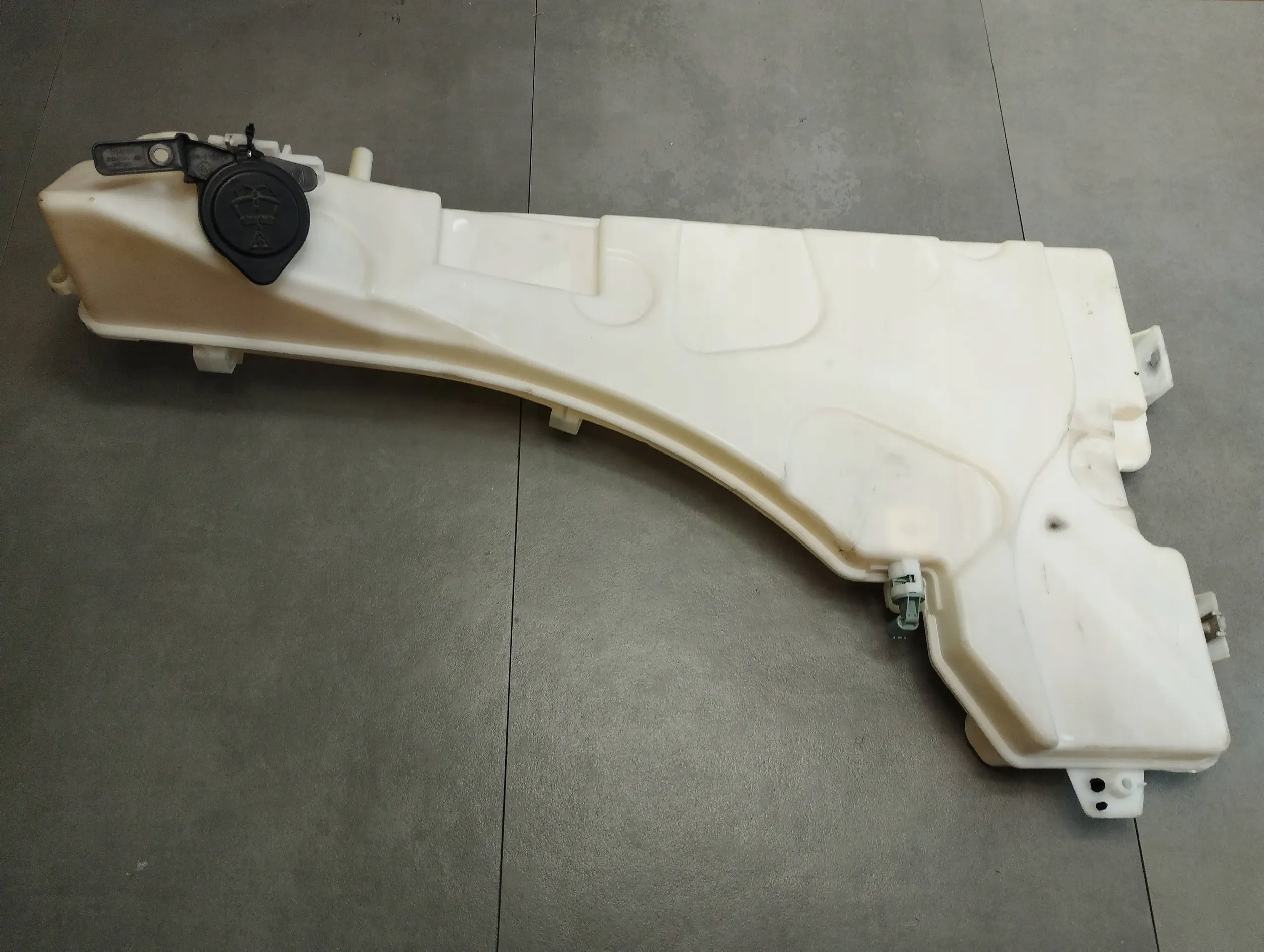 BMW X6 E71 washer fluid tank 7161476