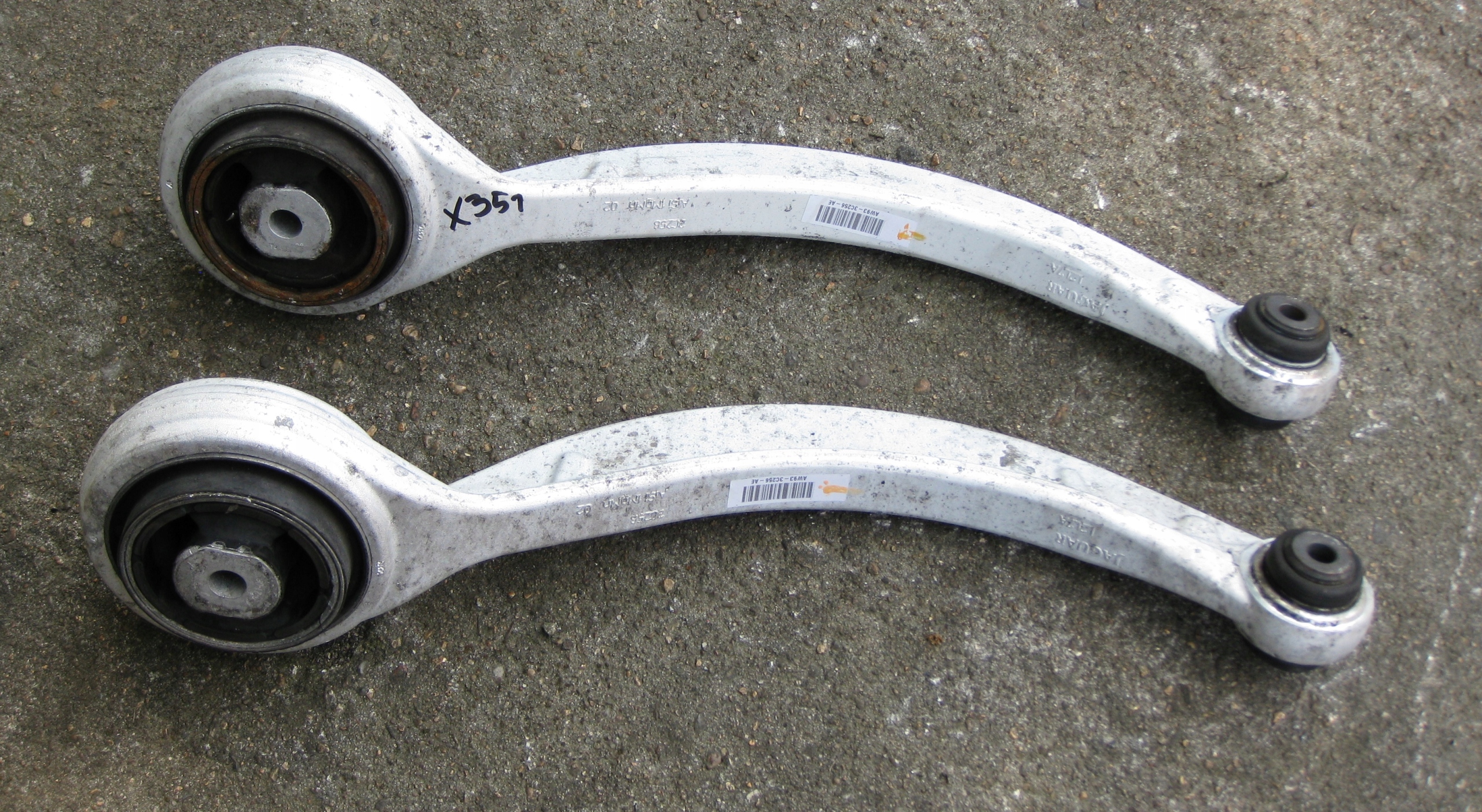JAGUAR XJ X351 FL 3.0D 16R arm front AW93-3C256-AE