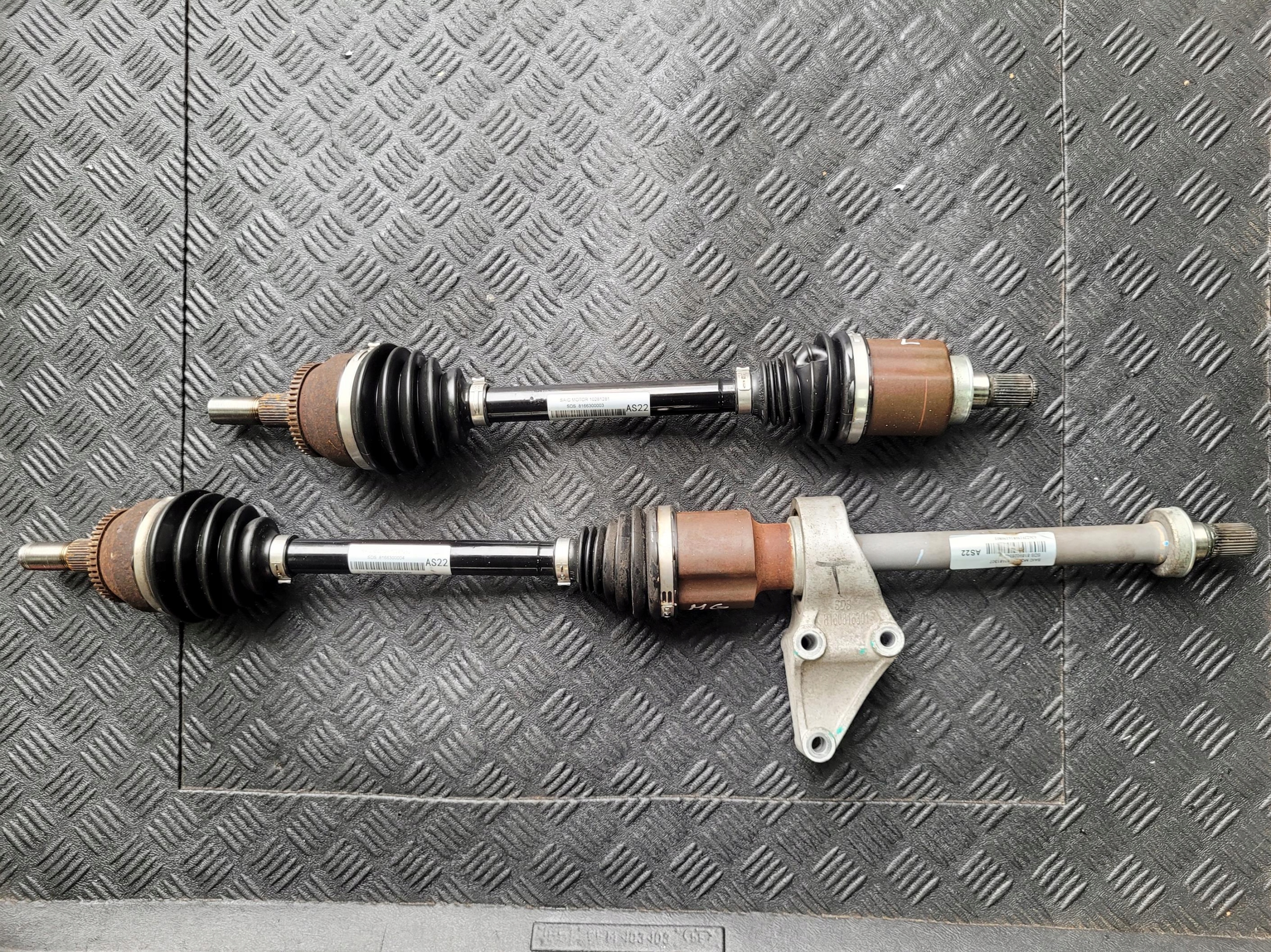 semi-axis front front left short. 10281281 MG HS and 1.5 T TGI AUTOMAT